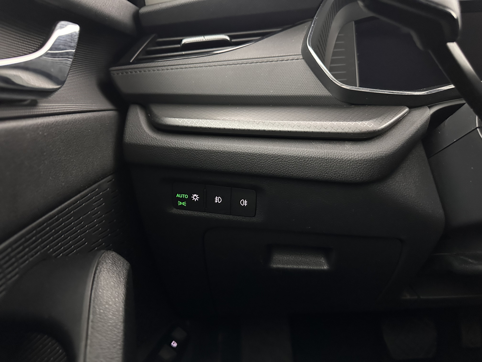 ŠKODA Octavia Combi 1.4 TSI iV PHEV Business Edition (Plug-in) (INCL-BTW) *FULL-LED | DIGI-COCKPIT | COMFORTSEATS | NAVI-FULLMAP | PRIVACY-GLASS | DAB | SHIFTPADDLES | ECC | PDC | CRUISE | TOWBAR | 18''ALU*