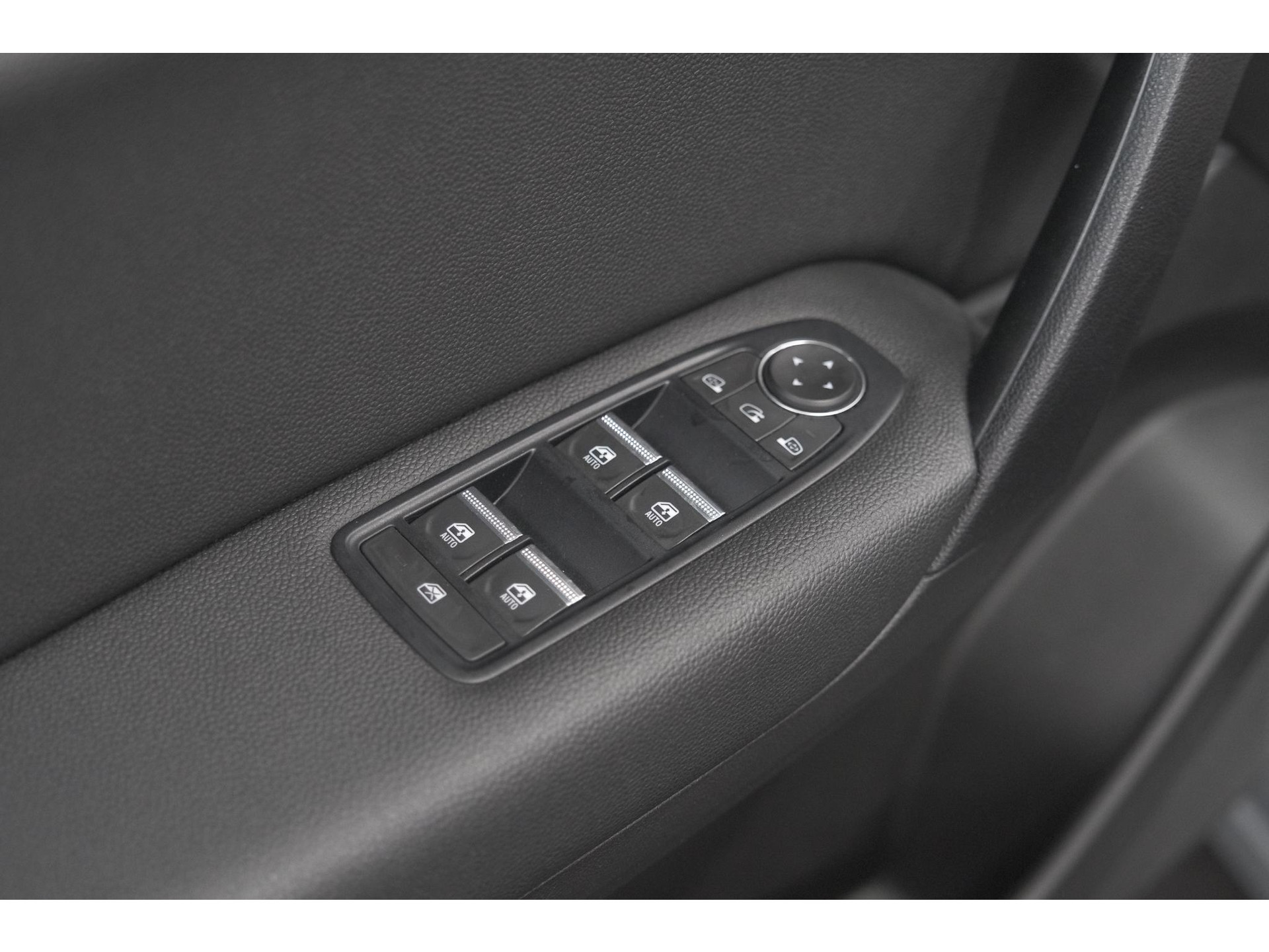 Renault Captur 1.6 E-Tech full hybrid 145 techno | Camera | Parkeersensoren | Climate control | Keyless