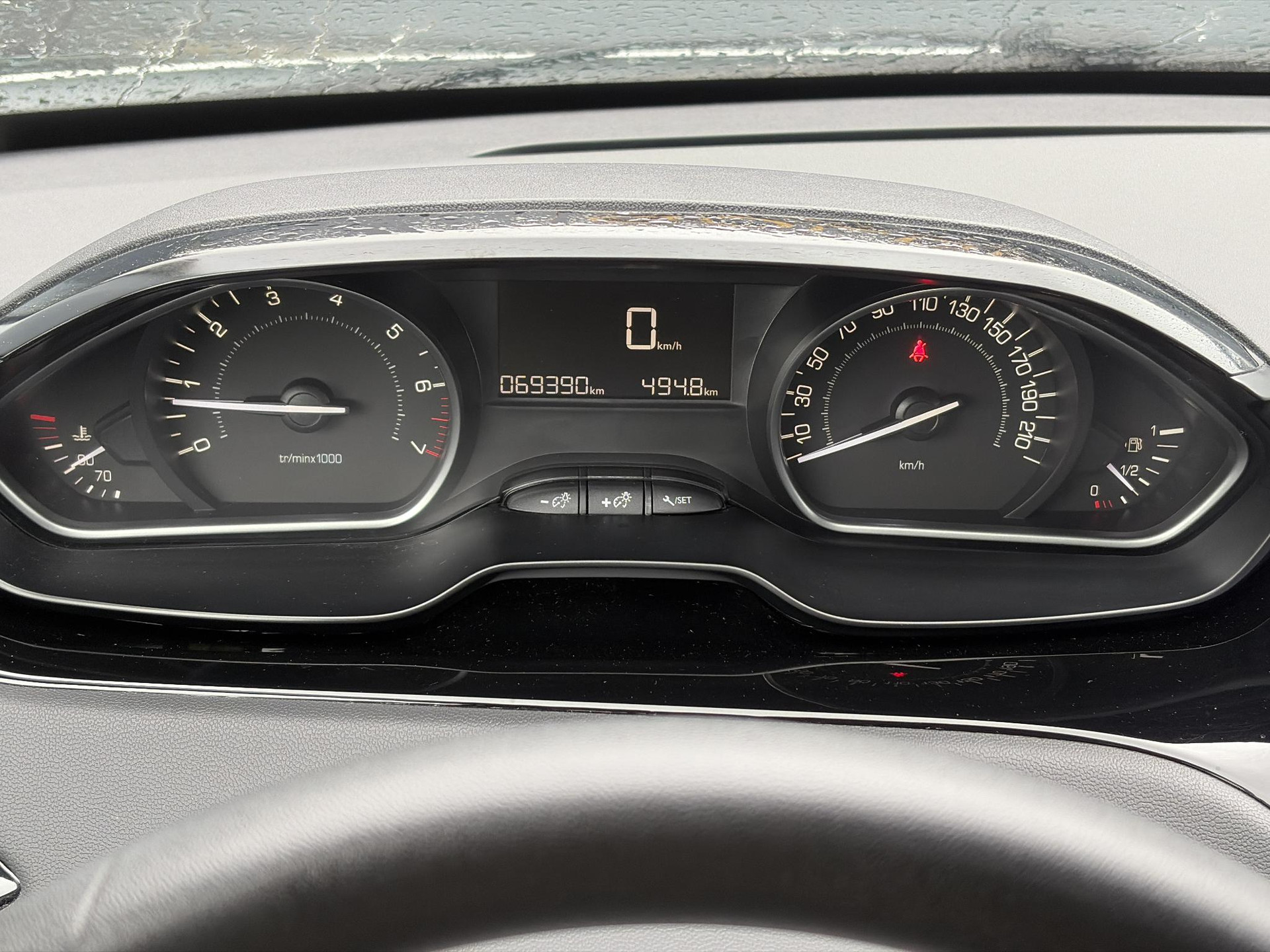 Peugeot 208 1.2 PureTech Blue Lion ✓D-riem vv 2024✓Dealer Onderhouden✓Carplay✓Navi✓Trekhaak✓2e Eigenaar✓Recent beurt gehad✓Airco✓Cruise✓Pdc✓5 Deurs✓Weinig Km✓N.A.P✓Apk tot 08-2027