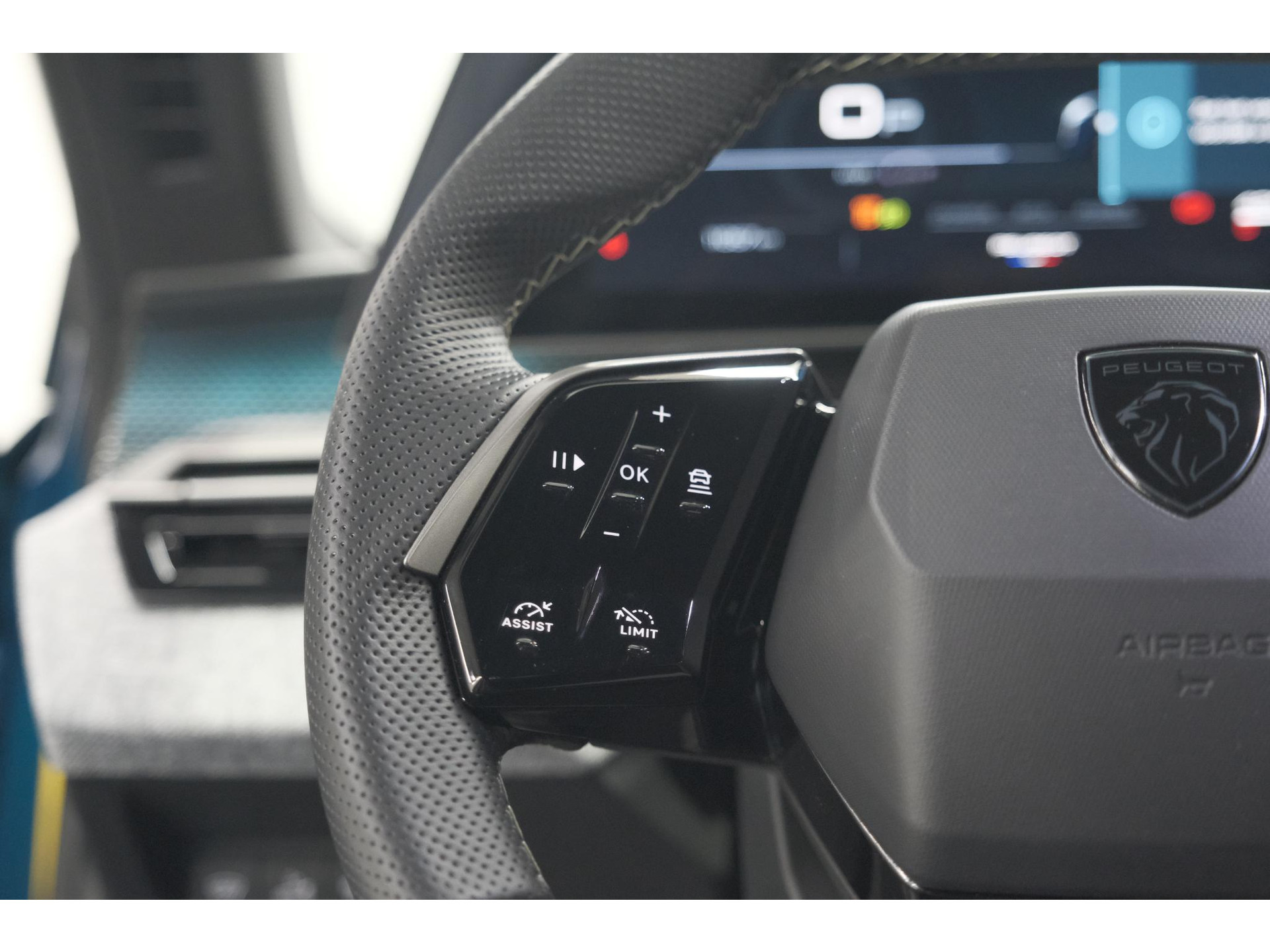 Peugeot 3008 1.2 Hybrid 136 GT | Panoramdak | 360 Camera | Stoelverwarming | Elektrische Kofferklep | Allseason Banden