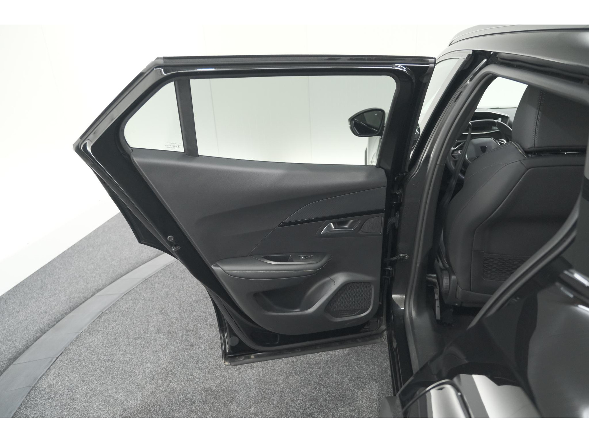 Peugeot 2008 PureTech 130 EAT8 GT | Camera | Parkeersensoren | Apple Carplay