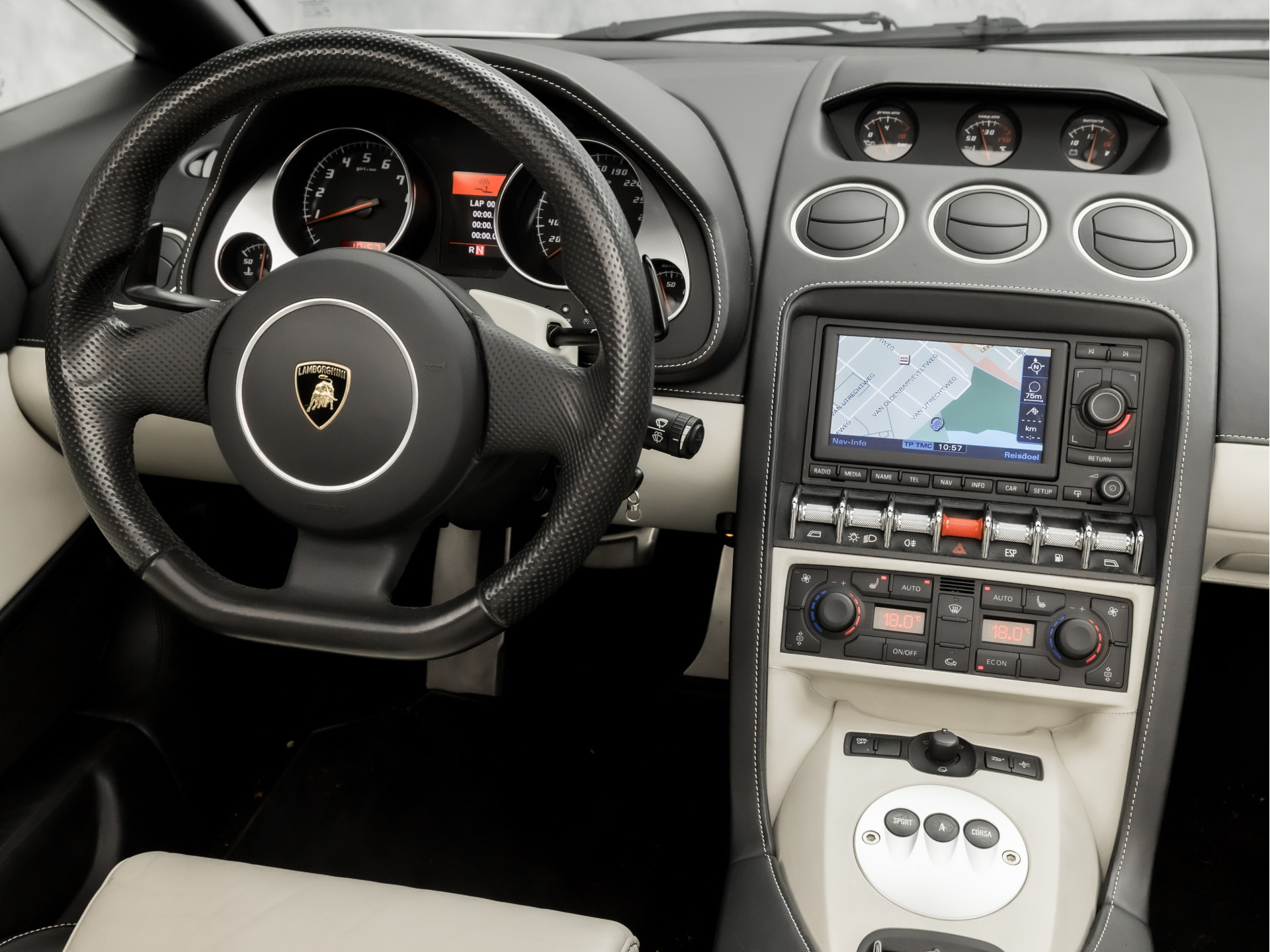 Lamborghini Gallardo 5.2 V10 LP560-4 Automaat 561Pk (FACELIFT, FRONT LIFT, CAMERA, LEDEREN SPORTSTOELEN, SOFT TOP, NAVIGATIE)