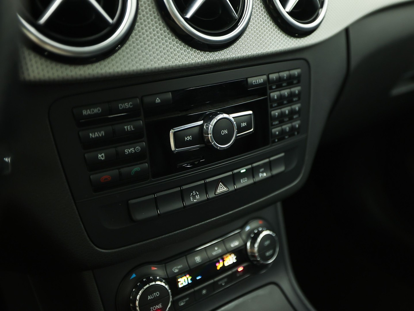 Mercedes-Benz B-Klasse 180 Sport Automaat (PANORAMADAK, GROOT NAVI, CLIMATE, SPORTSTOELEN, LEDER, XENON, CRUISE, NIEUWE APK, NIEUWSTAAT)