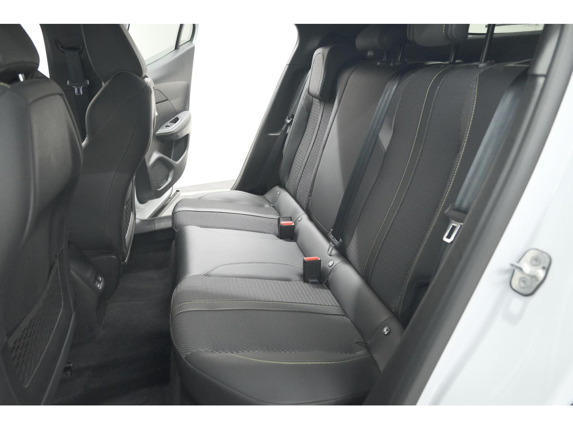 Peugeot 2008 PureTech 130 EAT8 GT | Camera | Apple Carplay | Parkeersensoren