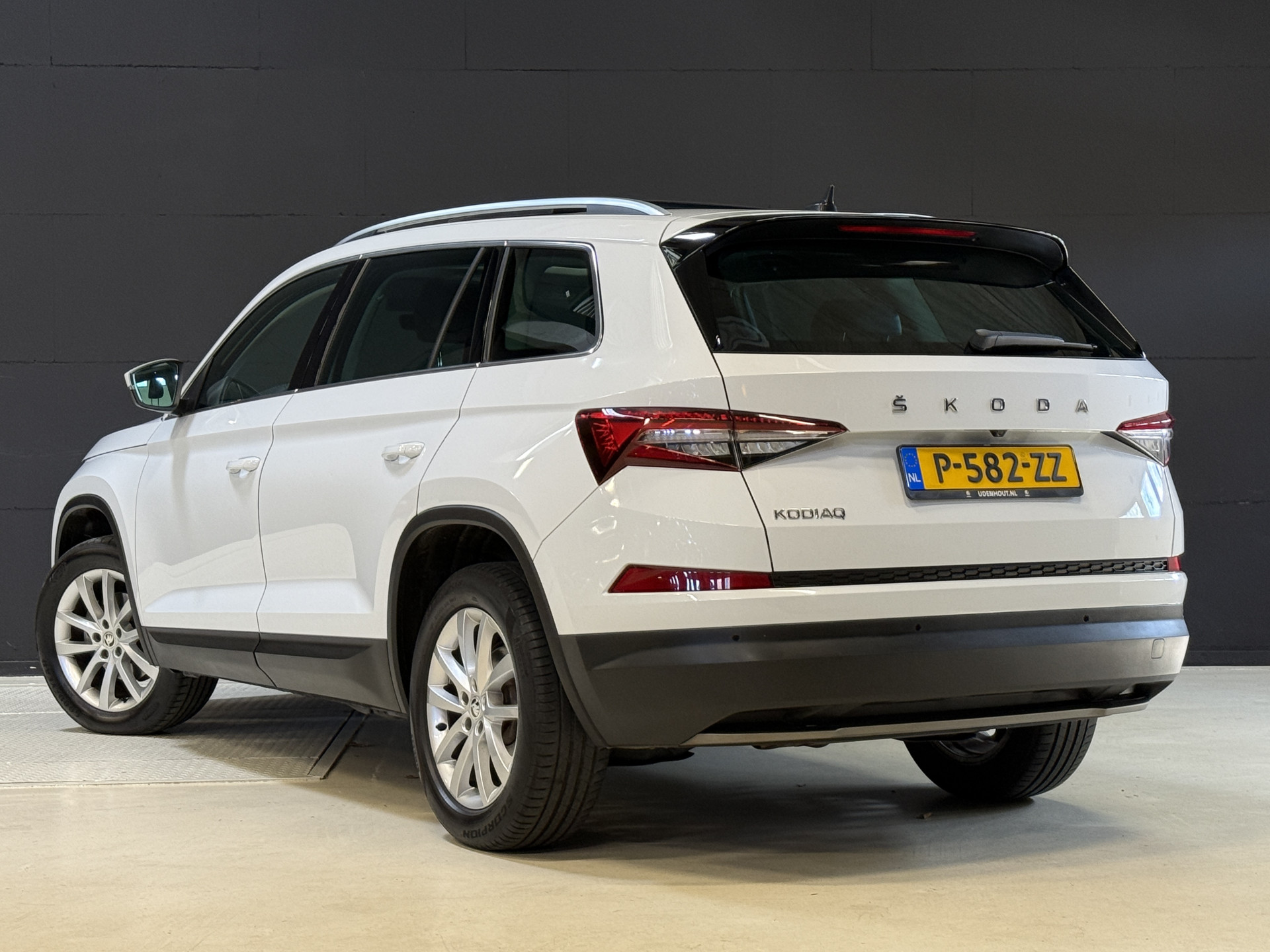 ŠKODA Kodiaq 1.5 TSI Business Edition | Panoramadak | Trekhaak | Apple Carplay | Dakdragers
