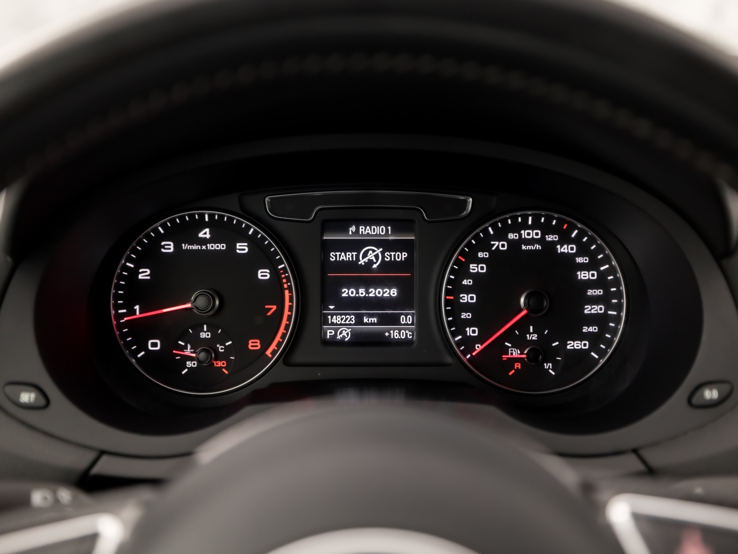 Audi Q3 1.4 TFSI S-Line Sport 150Pk Automaat (2X S-LINE, NAVIGATIE, LEDER, STOELVERWARMING, SPORTSTOELEN, GETINT GLAS, TREKHAAK, NIEUWE APK, NIEUWSTAAT)