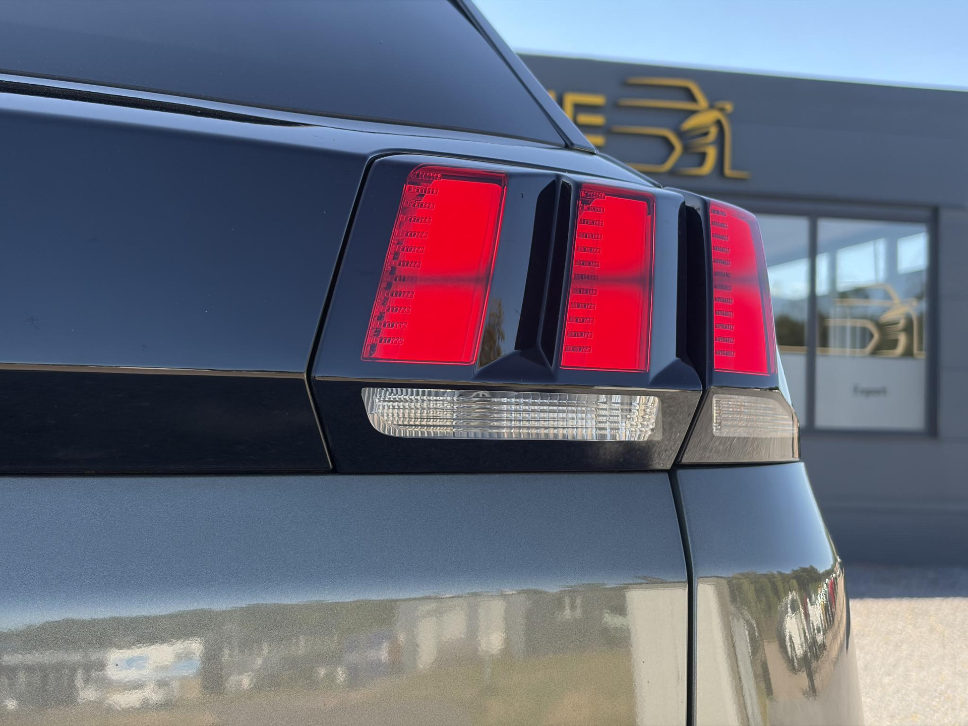 Peugeot 3008 1.2 PureTech Allure 2e Eigenaar l D-riem vv in 2023 l 360° Camera l Carplay l Dealer Onderhouden l Keyless l Stoelverwarming l Dodehoek l 6 Bak l Pdc V+A l 131pk l Bj 12-2017 l 19'' Lmv l Apk tot 12-2026