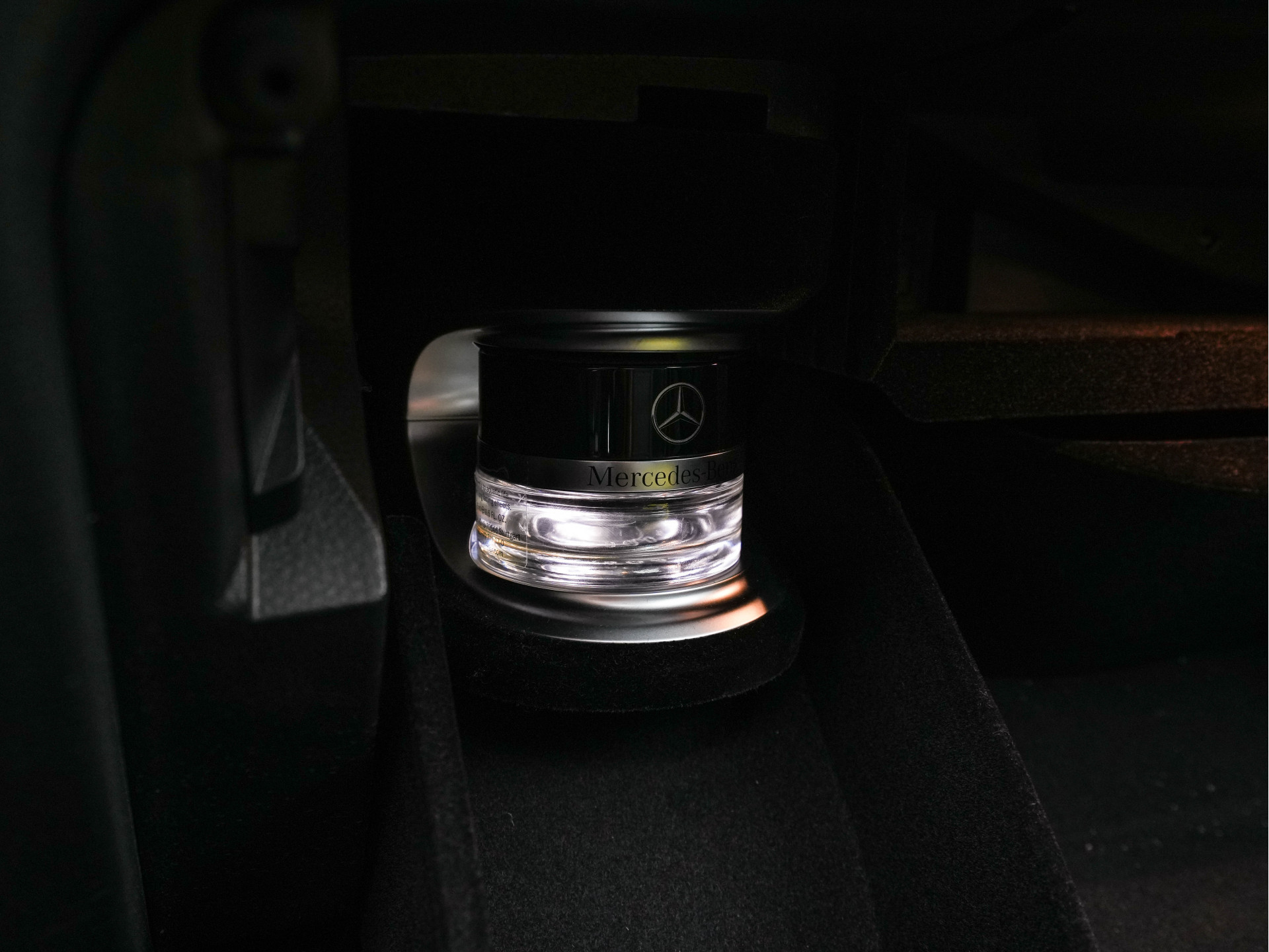 Mercedes-Benz EQC 400 4MATIC AMG-Pack Premium Plus 80 kWh (3-Fase) {SOH-94%} (INCL-BTW) *PANO | WIDESCREEN | HEAD-UP | DISTRONIC | MULTI-BEAM | BURMESTER-AUDIO | MEMORY-PACK | TOP-VIEW | KEYLESS | LEATHER | SPORT-SEATS | DAB+ | AMBIENT-LIGHT | 20''