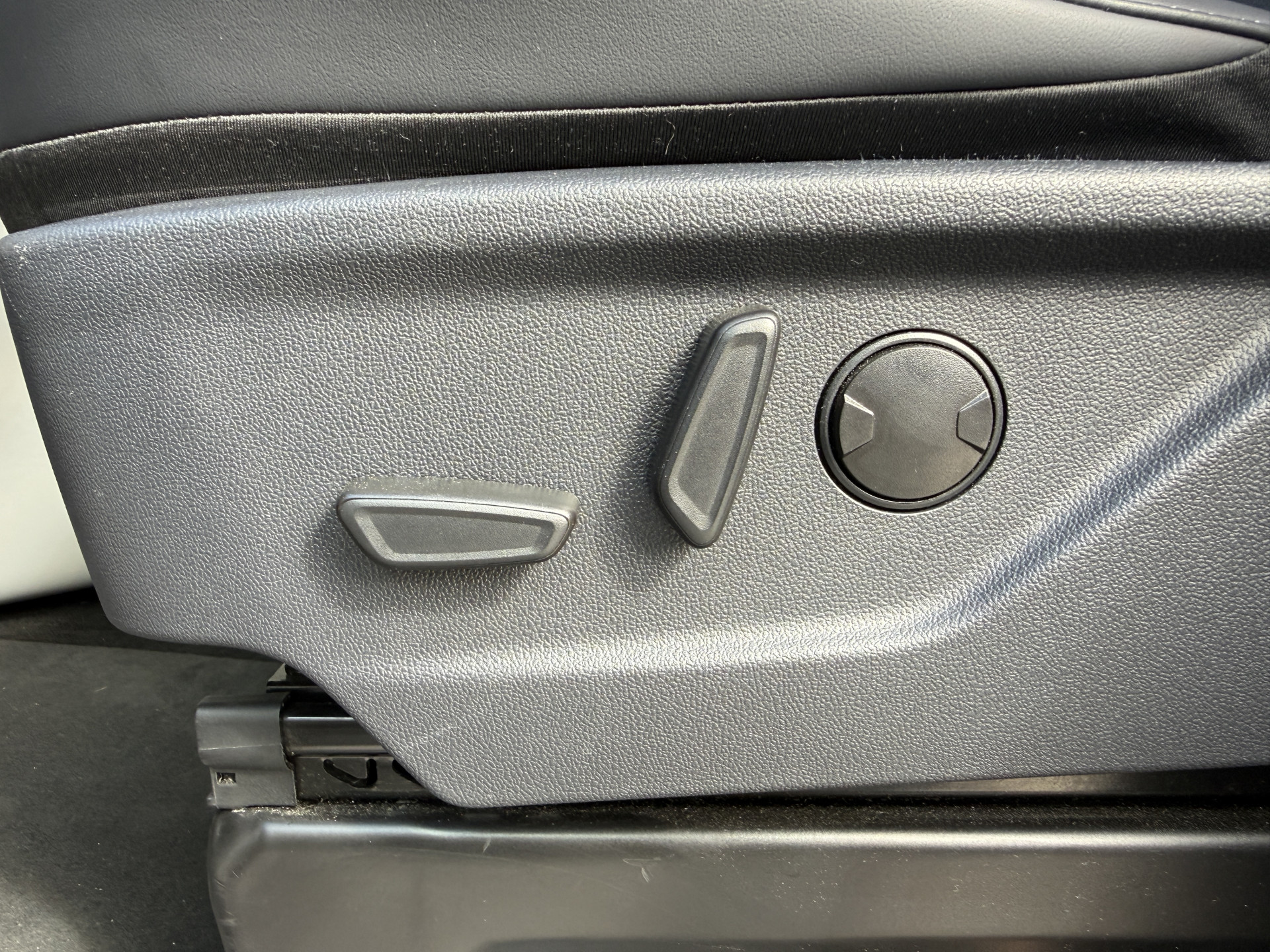 Ford Tourneo Custom 233PK PHEV Prijs Incl. BPM Excl. BTW Automaat 8-Personen Automaat LED B&O Audio Lichtmetalen Velgen PDC Carplay Camera Parkeersensoren Cruise Control
