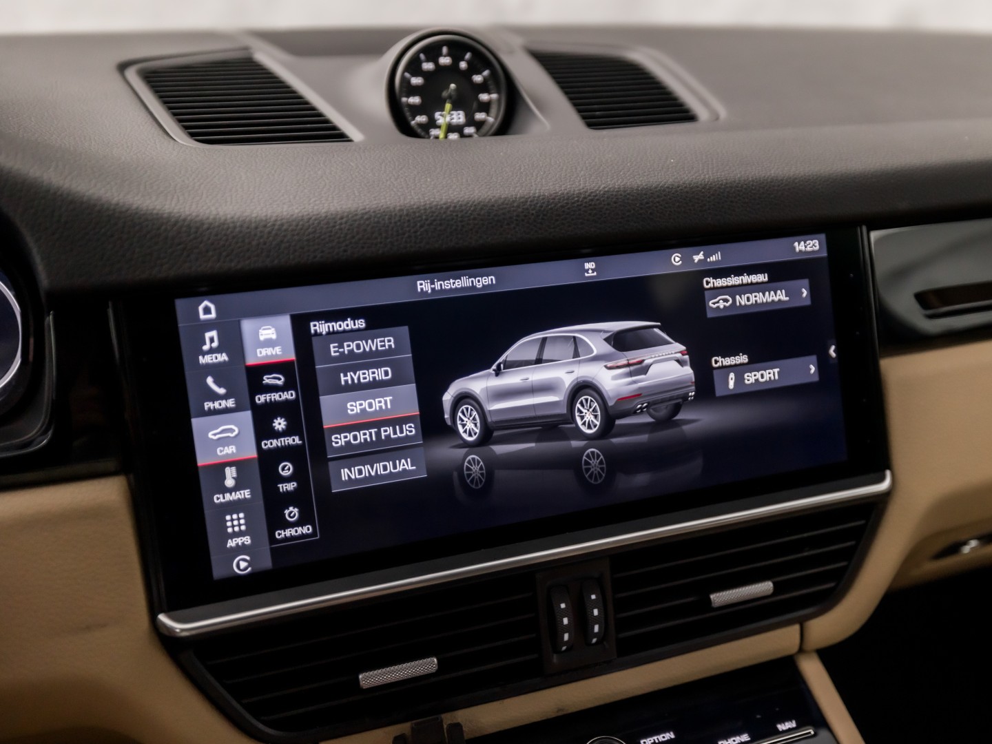 Porsche Cayenne 3.0 E-Hybrid Sport 463Pk (SPORTCHRONO PAKKET, LUCHTVERING, SOH 95%, BLACK PACK, APPLE CARPLAY, MEMORY SEATS, STOELVERWARMING, GETINT GLAS, CAMERA, NIEUWSTAAT)