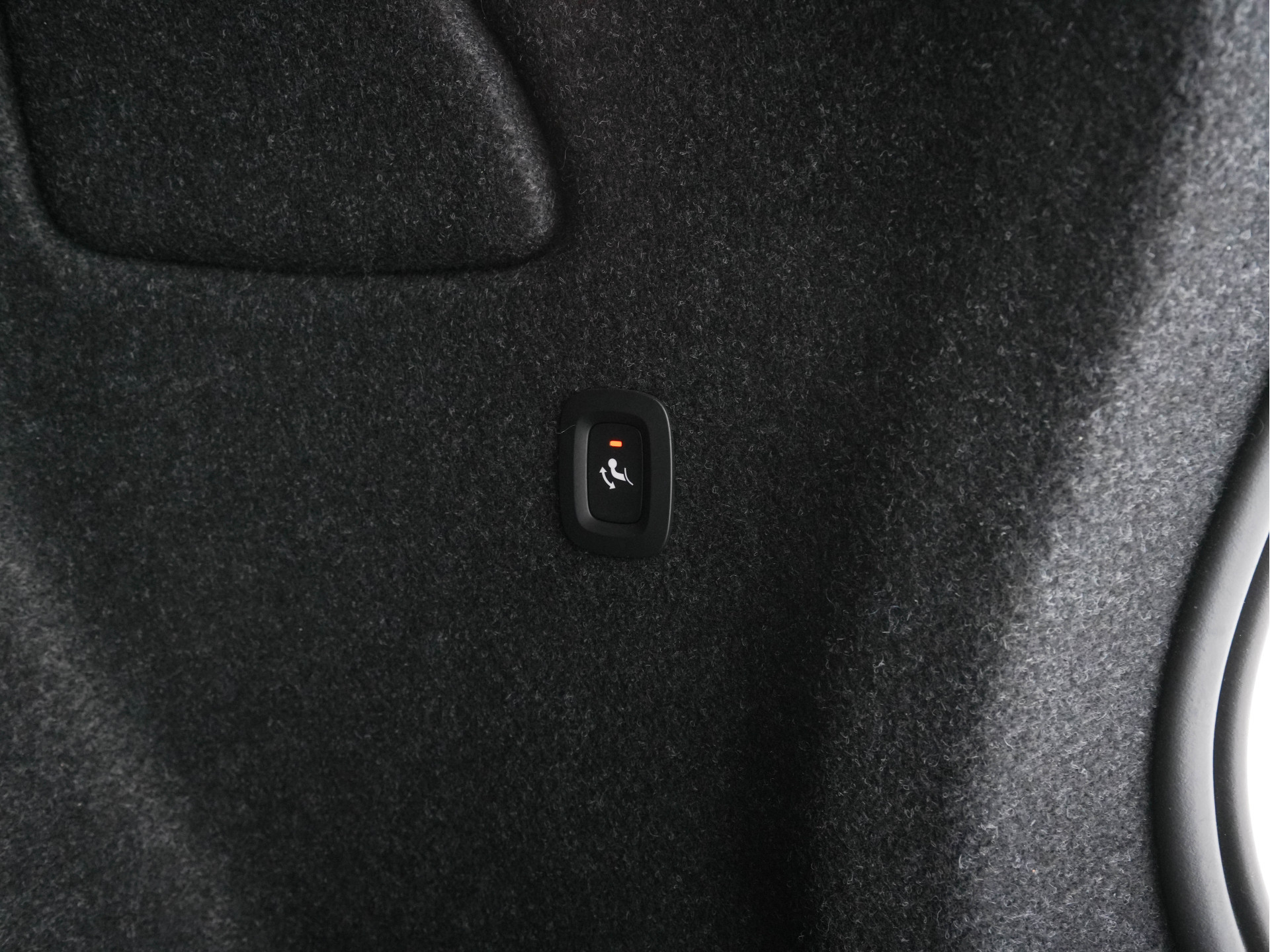 Volvo XC40 Recharge P8 AWD R-Design [ 3-Fase-11kW ] {SOH-90%} (INCL-BTW) Aut. *PANO | LEATHER-ALCANTARA | ADAPTIVE-CRUISE | DIGI-COCKPIT | FULL-LED | HARMAN/KARDON | CAMERA | NAVI-FULLMAP | ECC | PDC | KEYLESS | HEATED-SPORTSEATS | TOWBAR | 20''ALU*