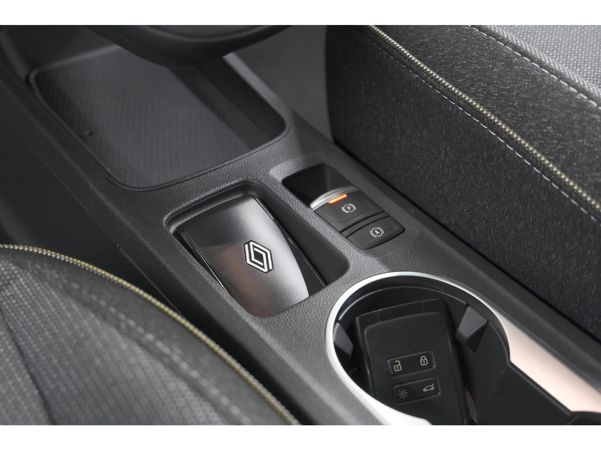 Renault Captur 1.3 mild hybrid 160 techno | Trekhaak | Pack Winter | Camera | Adaptieve Cruise
