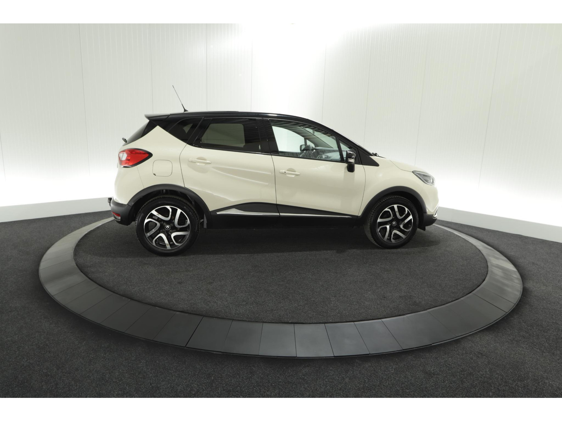 Renault Captur TCe 120 Dynamique | Trekhaak | Camera | R-Link Navigatie | Parkeersensoren