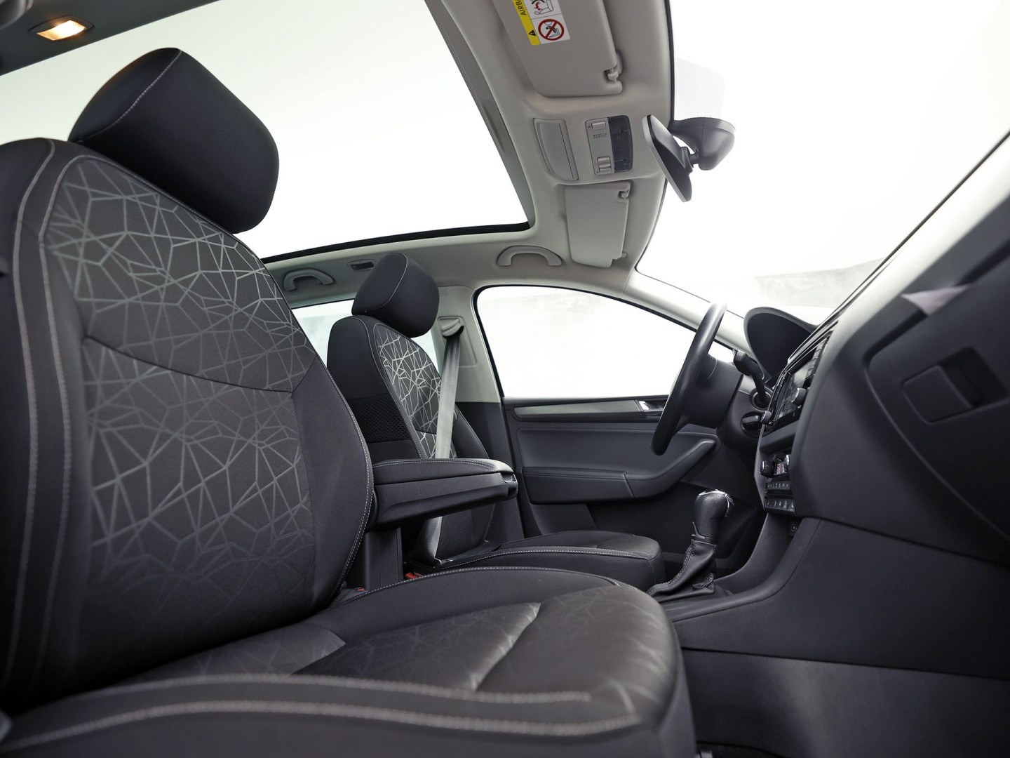 Škoda Rapid Spaceback 1.0 TSI Sport Automaat (PANORAMADAK, NAVIGATIE, CLIMATE, STOELVERWARMING, SPORTSTOELEN, GETINT GLAS, CRUISE, PARKEERSENSOREN, NIEUWSTAAT)