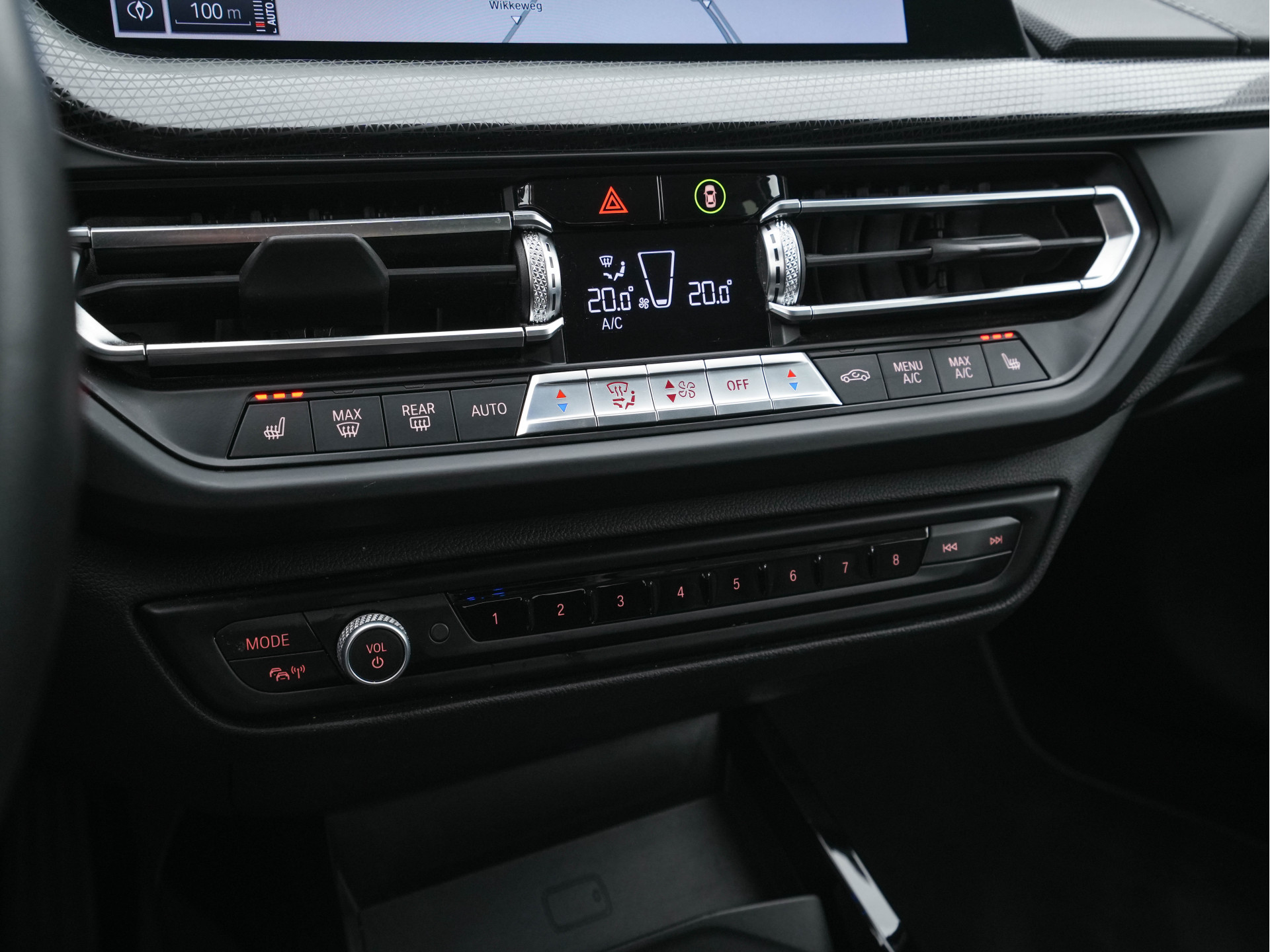 BMW 1-serie 118i High Executive Edition Sport-Line (INCL-BTW) *LEATHER | DIGI-COCKPIT | HARMAN/KARDON-AUDIO | FULL-LED | KEYLESS | NAVI-FULLMAP | DAB | CAMERA | ECC | CARPLAY | PDC | AMBIENT-LIGHT | CRUISE | SPORT-SEATS | 17"ALU*