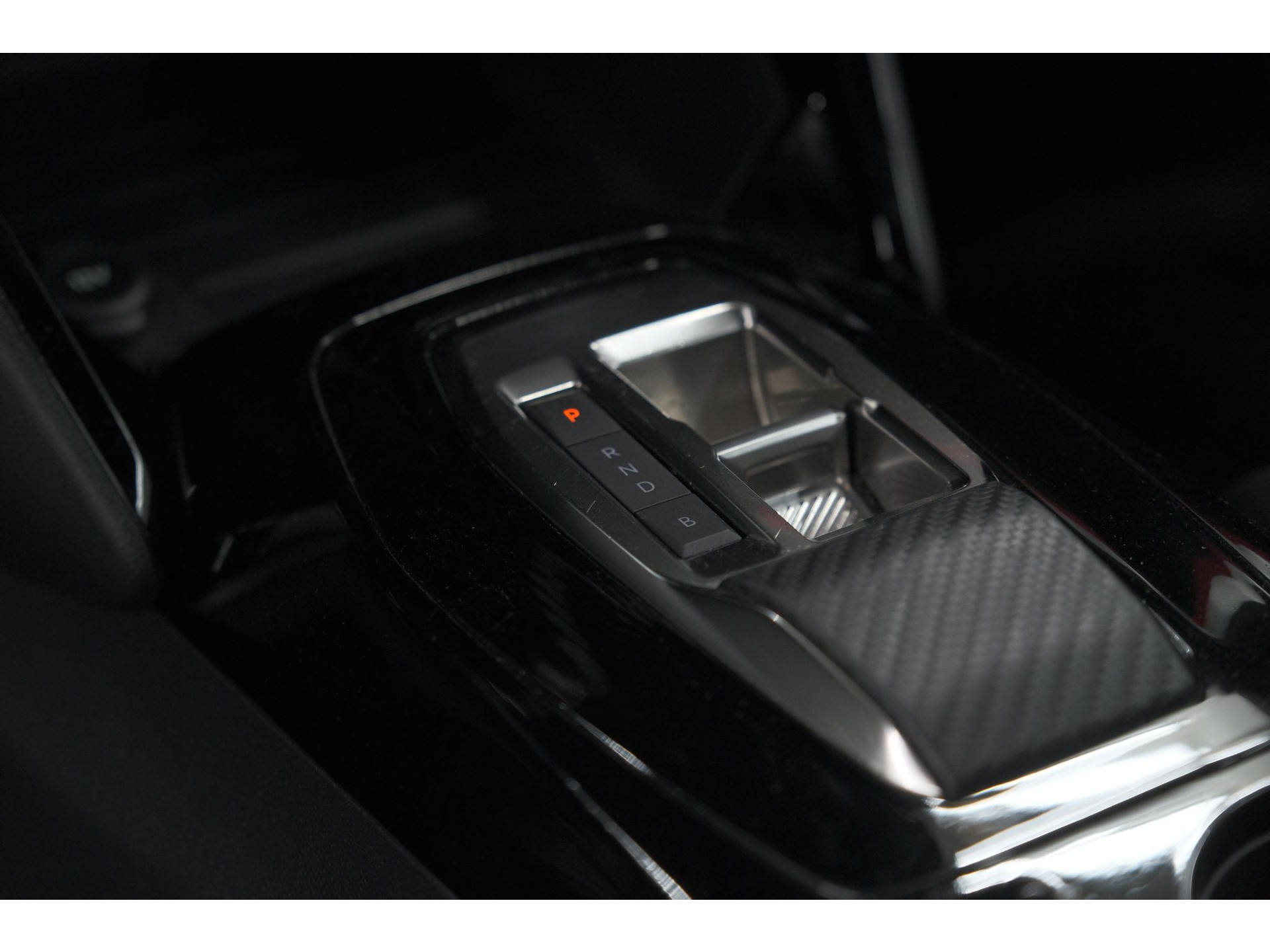 Peugeot e-208 EV GT 50 kWh | 93,7% SOH | Black Pack | Dodehoekdetectie | Camera | Apple Carplay
