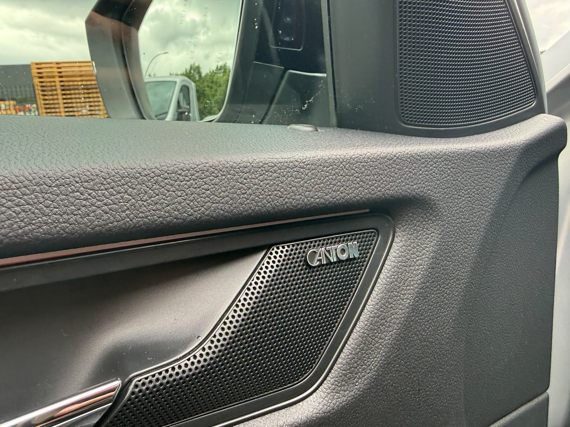 ŠKODA Kodiaq 1.5 TSI Sportline Business | 1E EIGENAAR | 3/6/12 MND GARANTIE | AUTOMAAT | PANO | LED | DAB | MEMORY | CARPLAY | DIGITAAL COCKPIT | TREKHAAK |