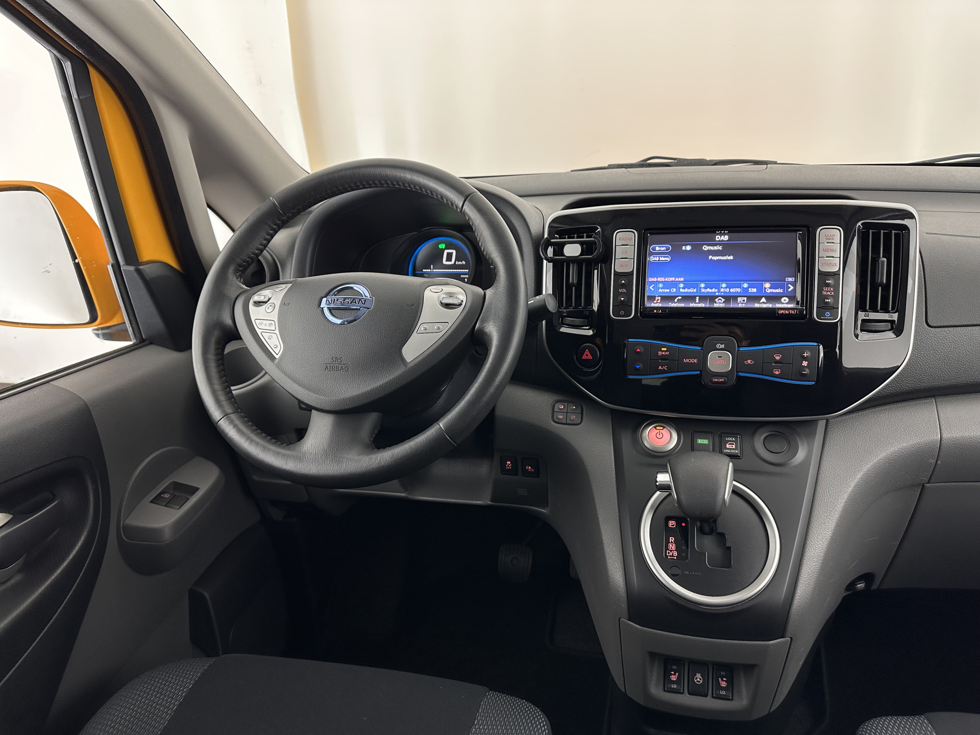 Nissan e-NV200 Evalia 40 kWh Connect Edition [ 7-Pers. ] {SOH-95%} (INCL-BTW) *NAVI-FULLMAP | CAMERA | HEATED-COMFORTSEATS | DAB | PRIVACYGLASS | ECC | CRUISE | 15''ALU*
