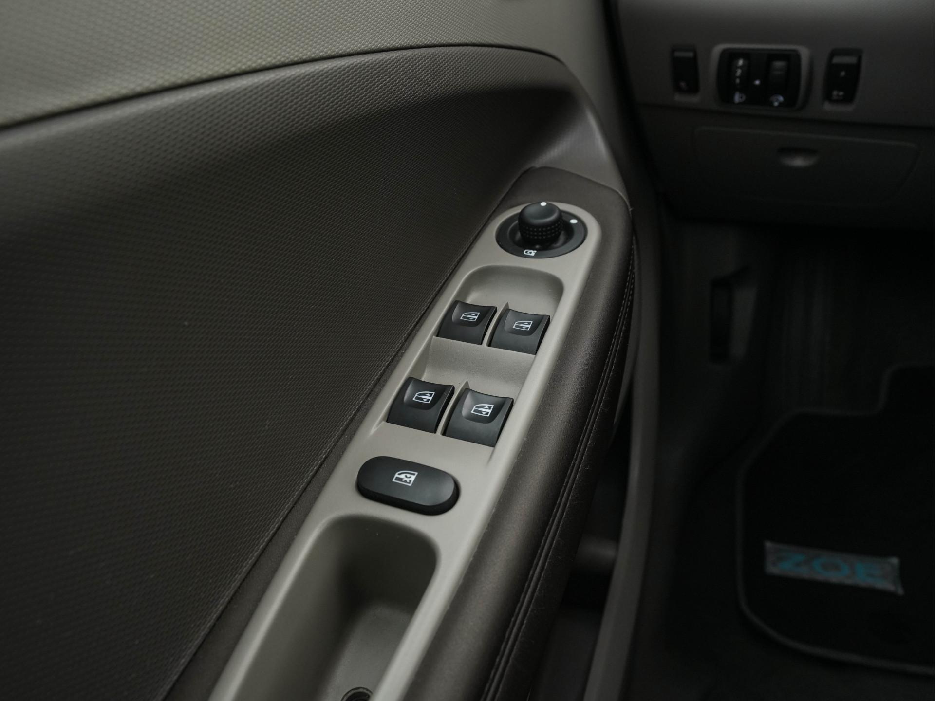 Renault ZOE R110 Bose 41 kWh (inclusive-Battery) (3-Fase-22kW){SOH-85%} Aut.*LEATHER | BOSE-AUDIO | KEYLESS | CRUISE |  NAVI-FULLMAP | CAMERA | DIGI-COCKPIT | HEATED-COMFORTSEATS | ECC | PDC | FULL-LED | PRIVACYGLASS | 17"ALU*