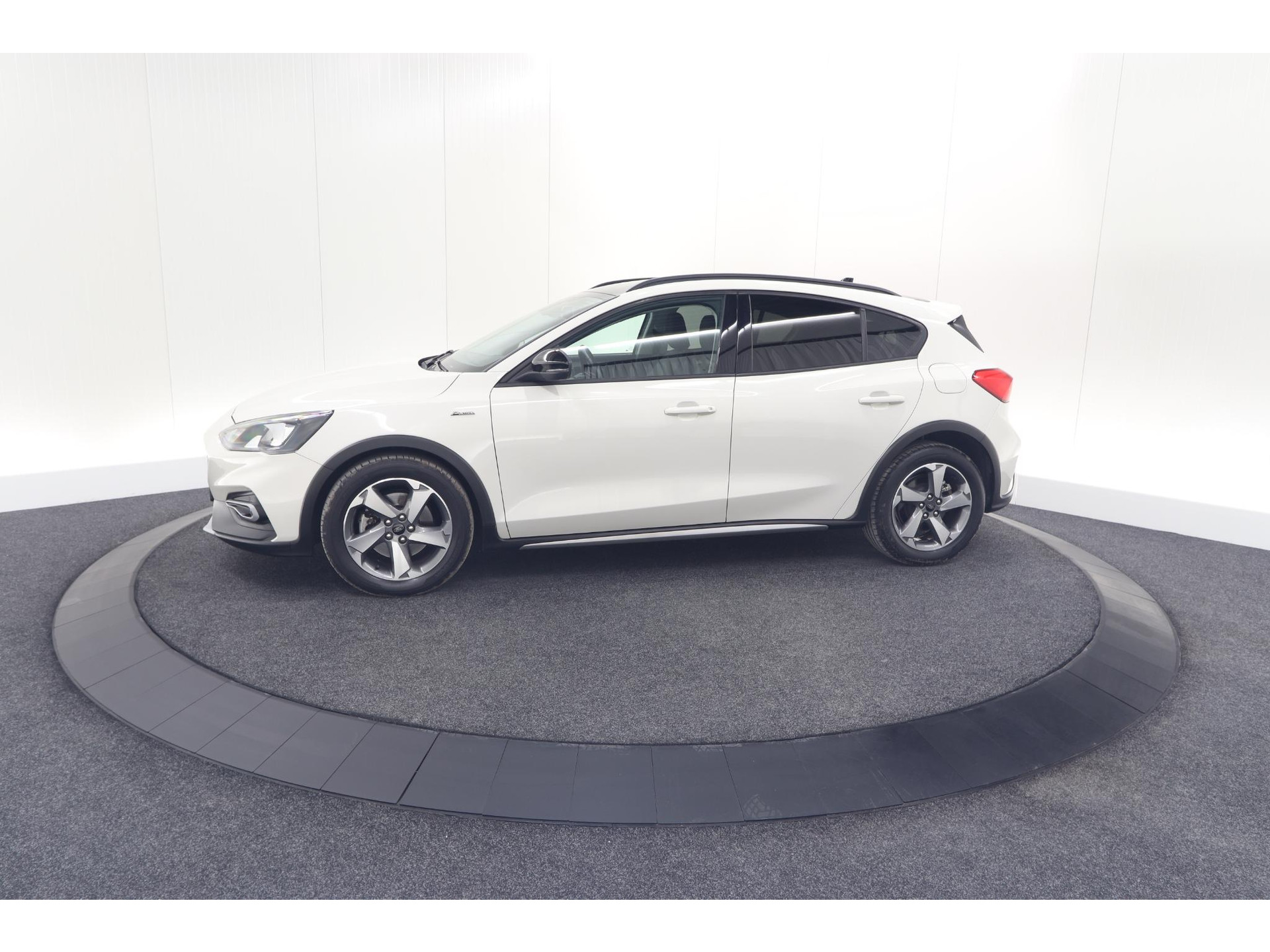 Ford Focus 1.5 EcoBoost Active Business | Lage Kilometerstand | Navigatie | Parkeersensoren | Apple Carplay
