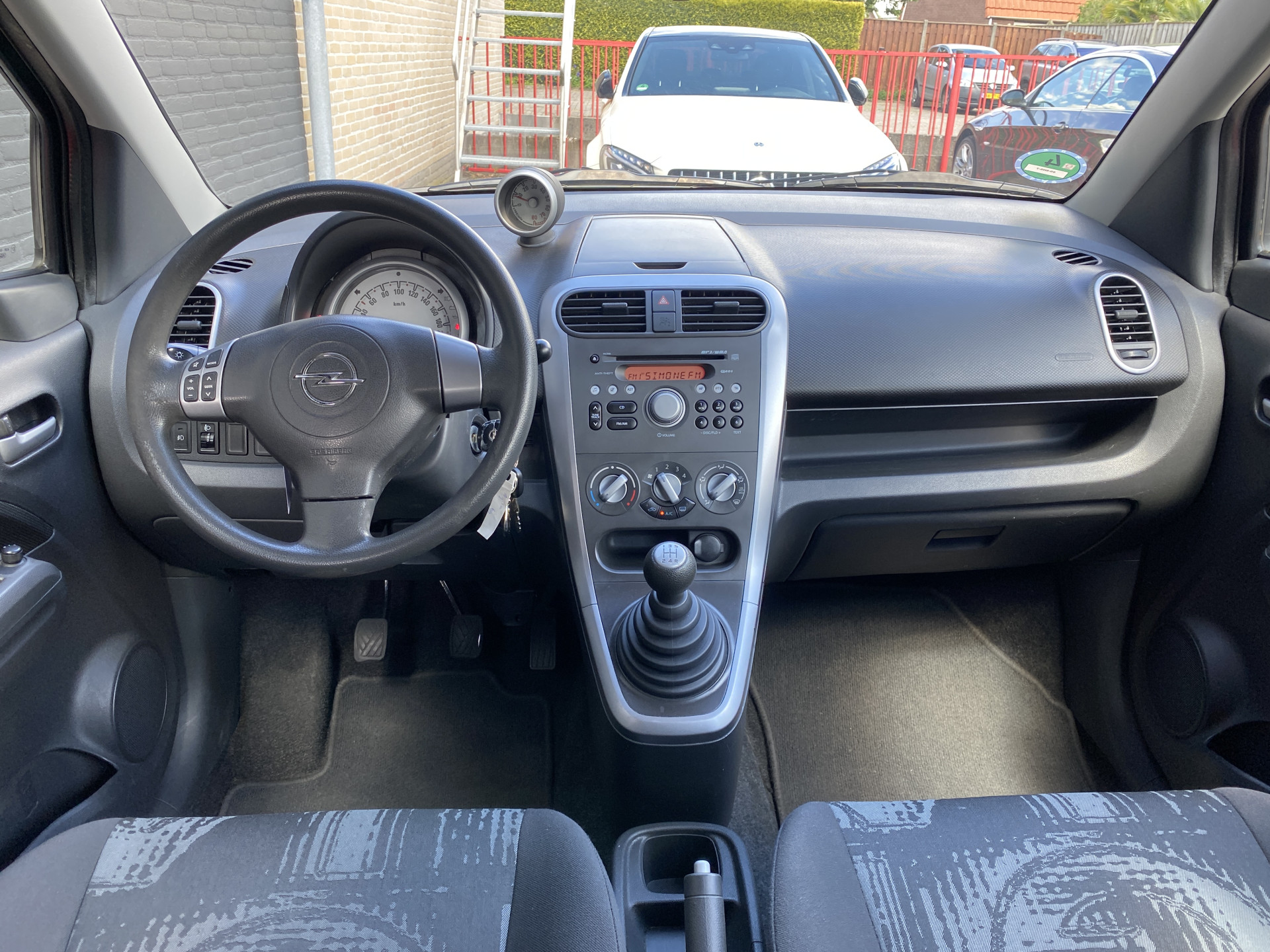 Opel Agila 1.0 Edition | airco | 5 deurs uitvoering | elektrische ramen / spiegels | hoge zit en instap | nieuwe apk t/m 6-2027