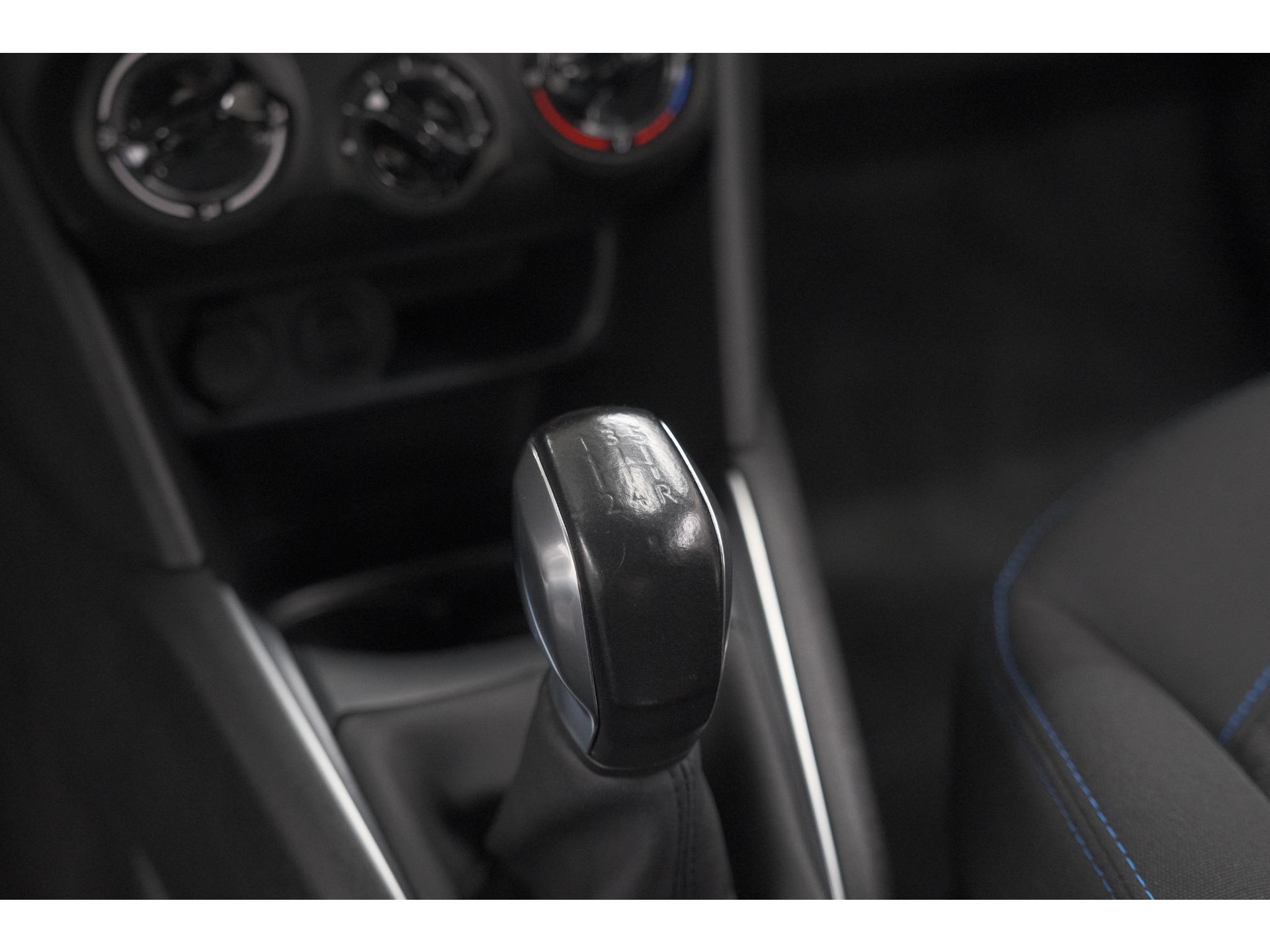 Peugeot 208 PureTech 82 Signature | Parkeersensoren | Apple Carplay | Pack Connect | Armsteun