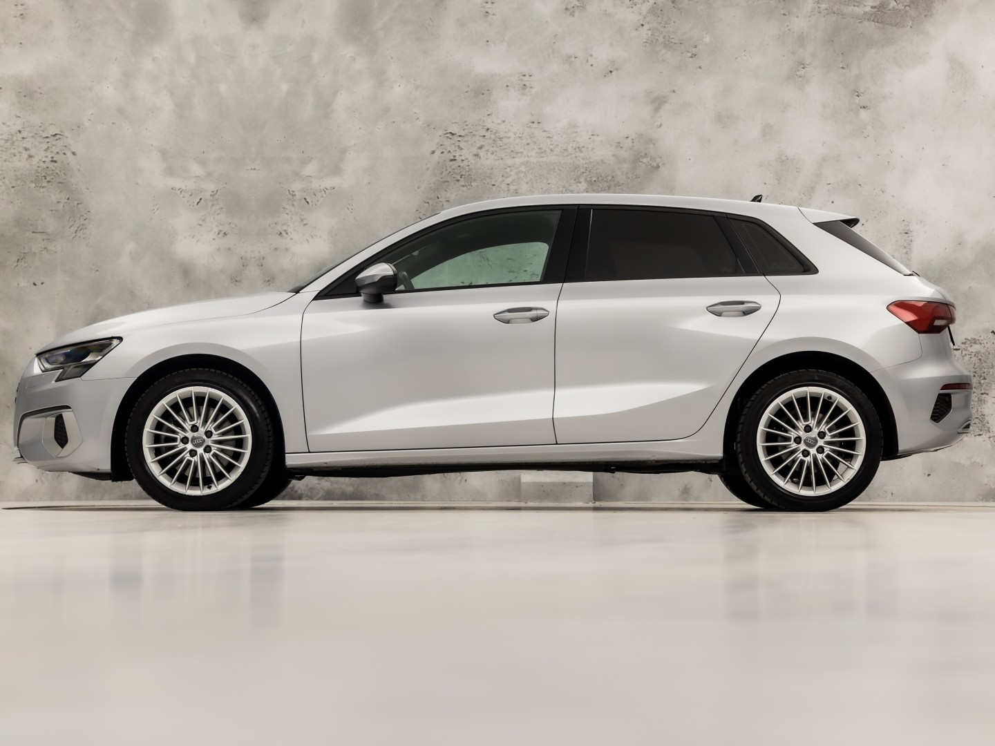 Audi A3 Sportback 30 TFSI Sport (APPLE CARPLAY, GROOT NAVI, CAMERA, ELEK STOEL, ADAPTIVE CRUISE, STOELVERWARMING, SPORTSTOELEN, GETINT GLAS, KEYLESS START, NIEUWSTAAT)