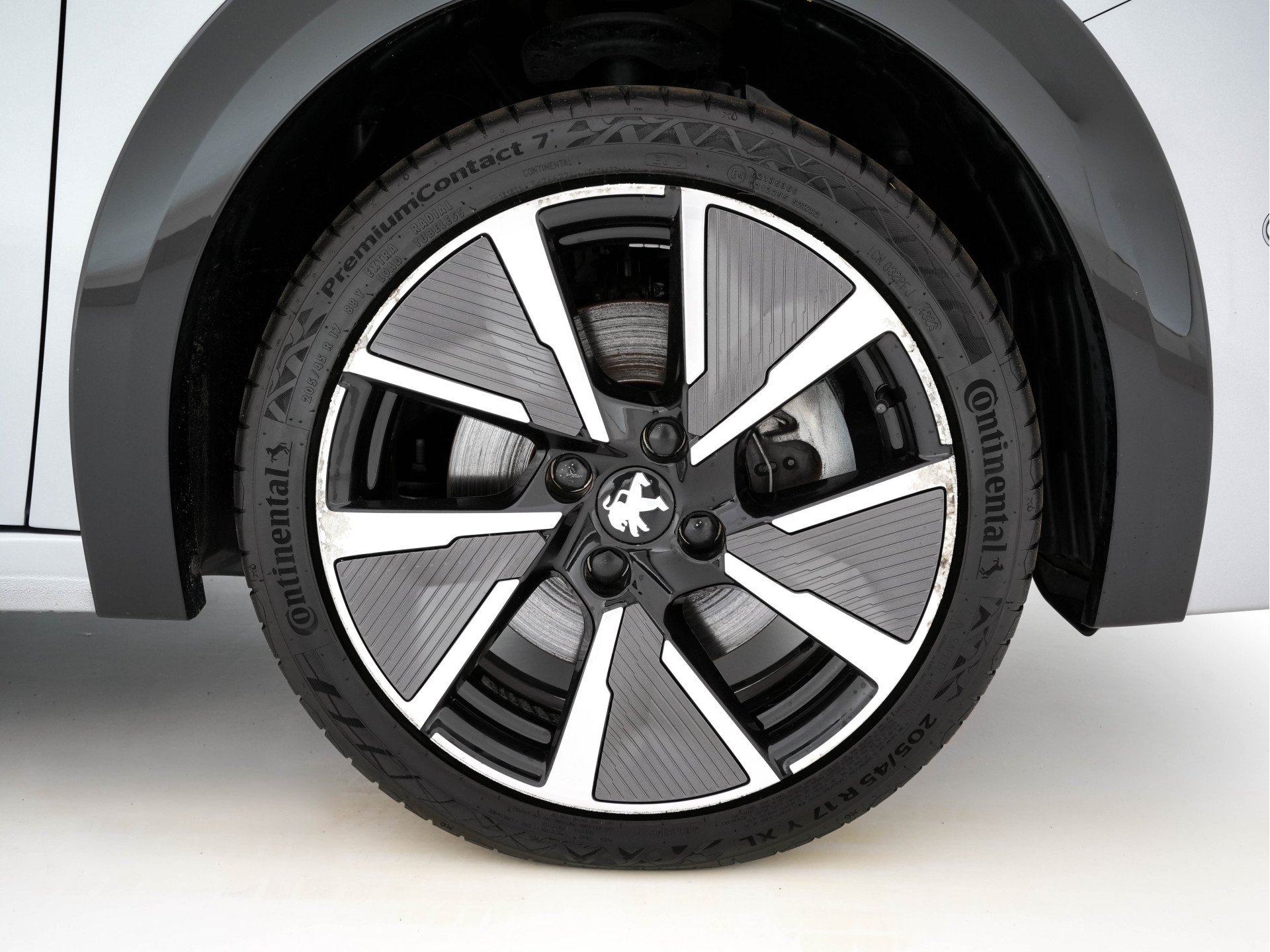 Peugeot e-208 EV GT-Line 350 50 kWh (INCL-BTW) *PANO | FULL-LED | DIGI-COCKPIT | BLINDSPOT | CAMERA | LEATHER-ALCANTARA | AMBIENT-LIGHT | NAVI-FULLMAP | LANE-ASSIST | KEYLESS | DAB | CCS-FASTLOADER | HEATED-SPORTSEATS | 17"ALU