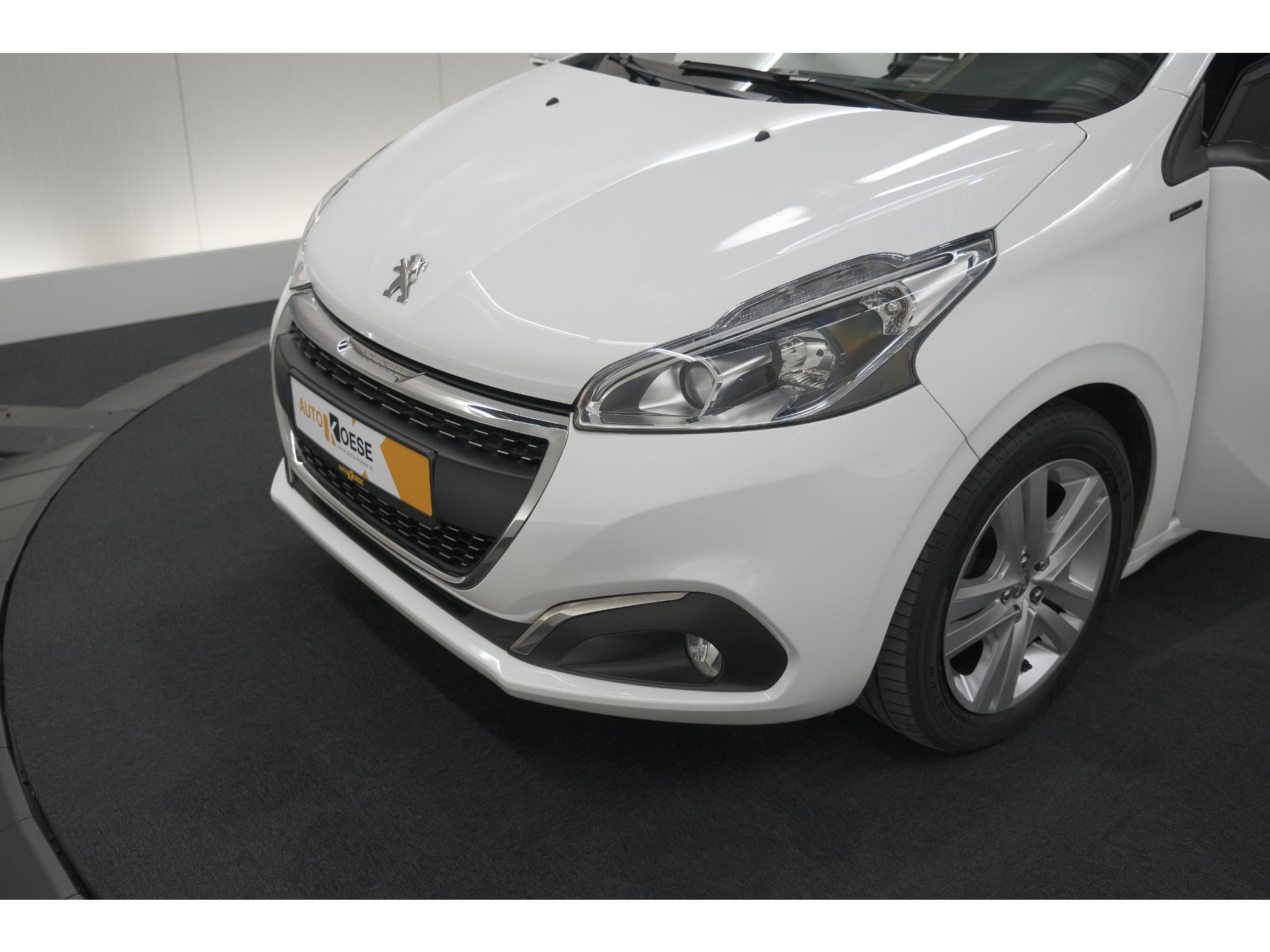 Peugeot 208 PureTech 82 Signature | Parkeersensoren | Apple Carplay | Pack Connect | Armsteun