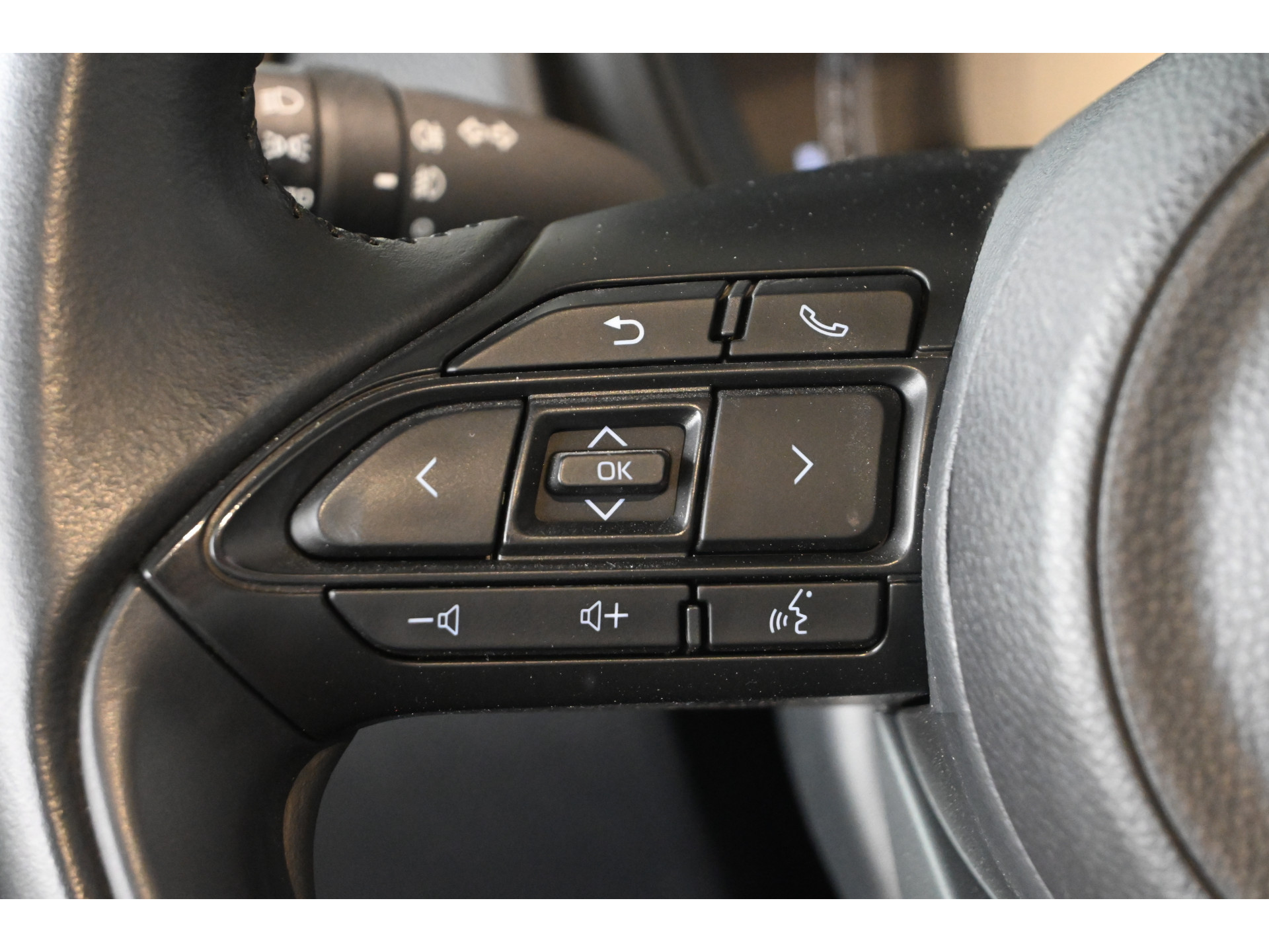 Toyota Aygo X 1.0 VVT-i MT Play Clima Carplay Panoramadak Camera LED Rijklaarprijs Inruil Mogelijk!