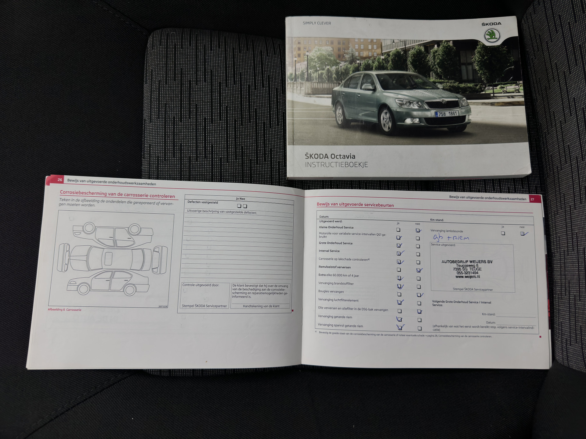 ŠKODA Octavia Combi 1.6 TDI Ambition Business Line Aut. *NAVI-FULLMAP | AIRCO | CRUISE | AMUNDSEN-AUDIO | PDC | COMFORT-SEATS | TOWBAR | 15''ALU*