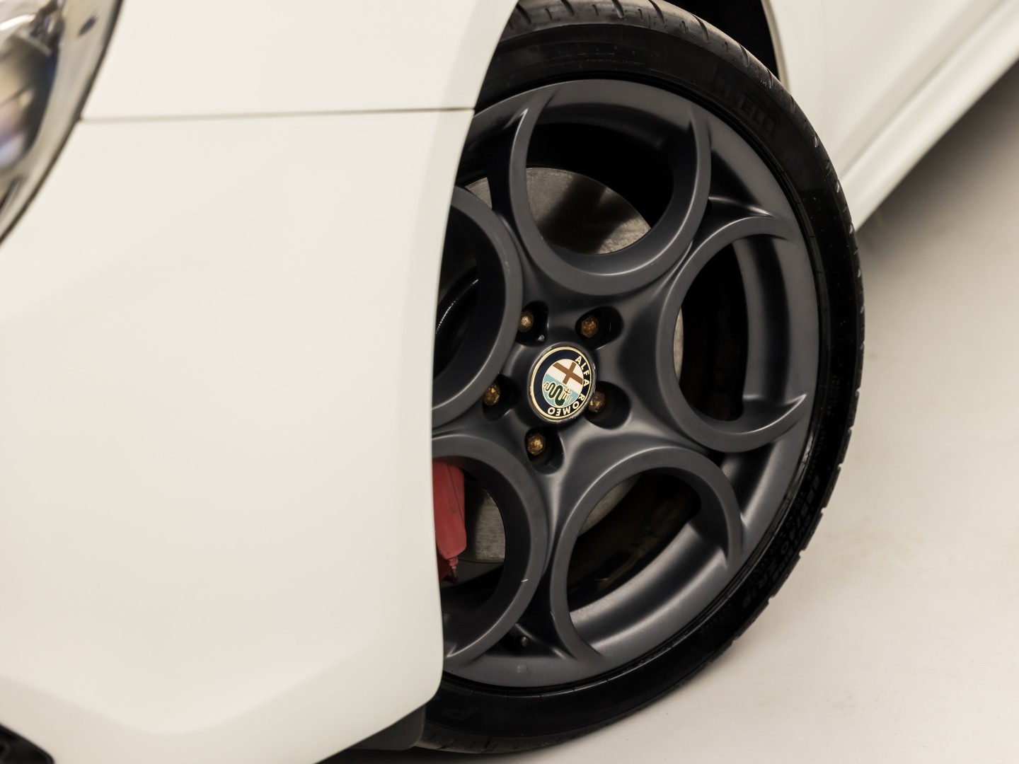 Alfa Romeo Giulietta 1.7 TBi Quadrifoglio Verde Sport 235Pk (APPLE CARPLAY, CLIMATE, GETINT GLAS, SPORTSTOELEN, LEDER, CRUISE, NIEUWSTAAT)