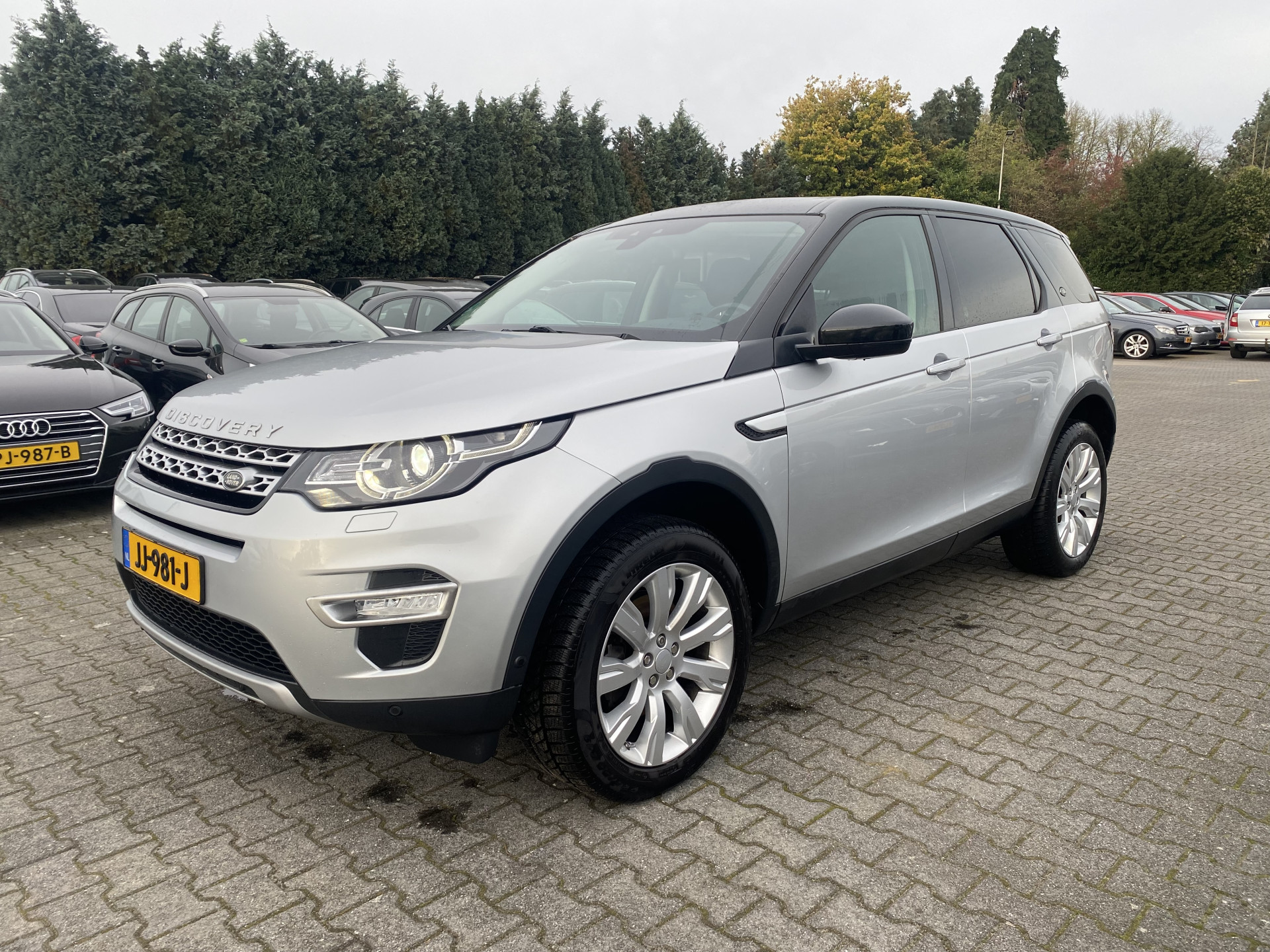Land Rover Discovery Sport 2.0 TD4 HSE Luxury AWD [⚠️] *NAVI-FULLMAP | BI-XENON | LEATHER | MERIDIAN-SURROUND | CAMERA | ECC | PDC | CRUISE | LANE-ASSIST | MEMORY-PACK | PRIVACY-GLASS | TOWBAR | HEATED-COMFORTSEATS | LANE-ASSIST | 19"ALU*