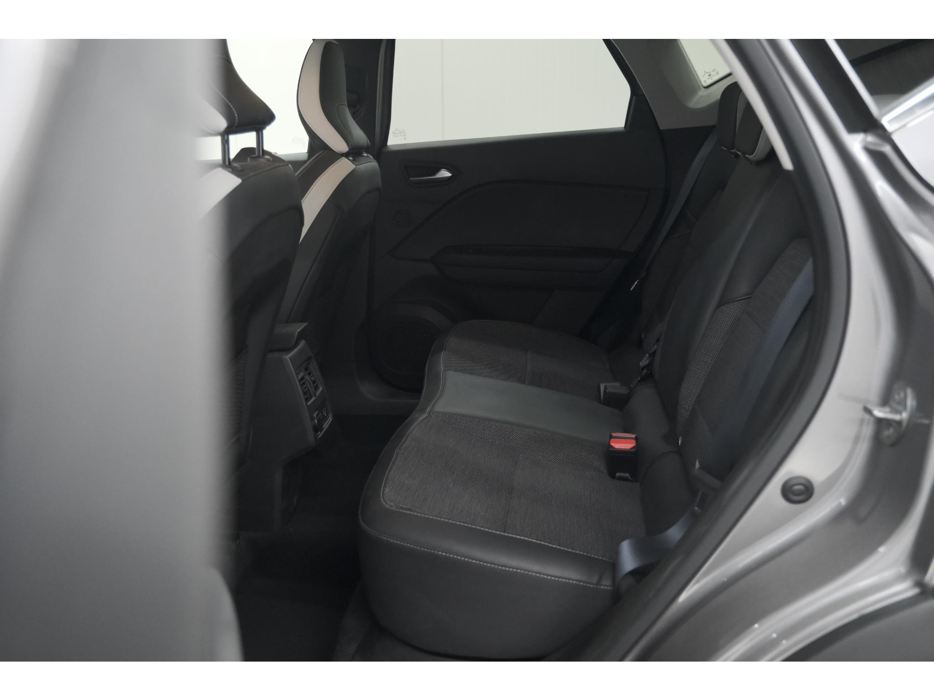 Renault Captur Mild Hybrid 140 EDC Techno | 360 Camera | 9.3 Inch Navigatie | Apple Carplay | 18 Inch Lichtmetalen Velgen