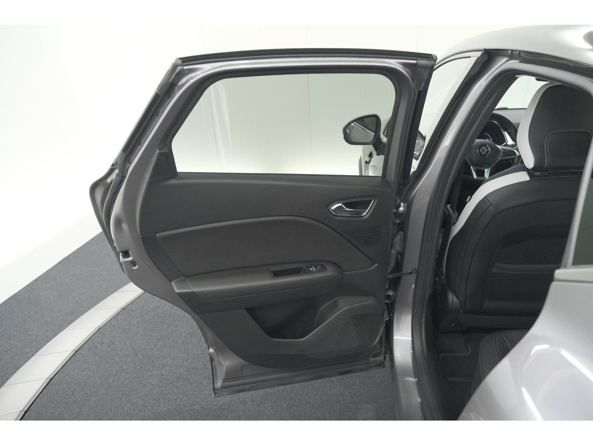 Renault Captur TCe 100 Intens | Trekhaak | Camera | Navigatie | Parkeersensoren