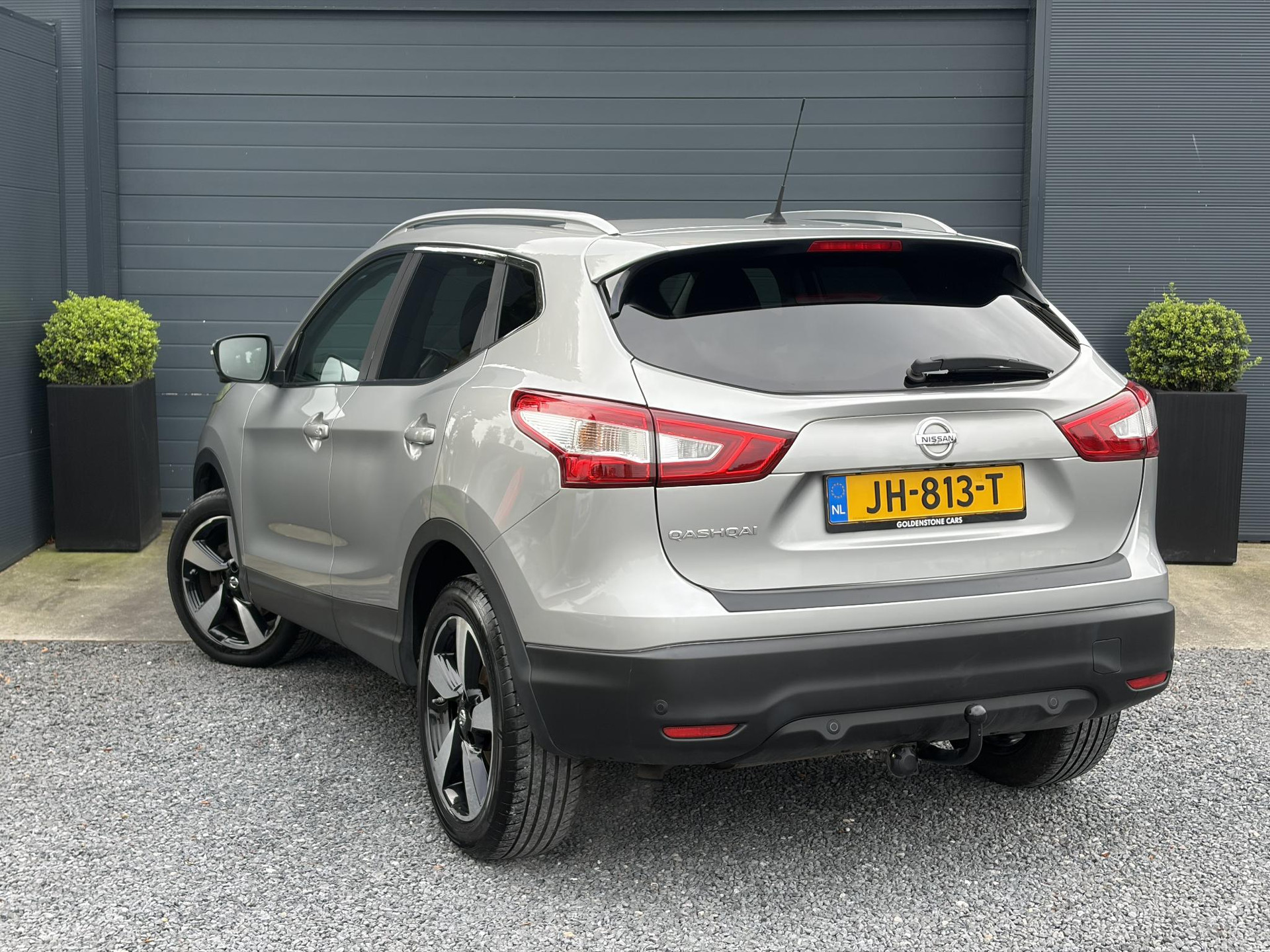 Nissan Qashqai 1.2 N-Connecta ✓Net beurt gehad✓360° Camera✓Navi✓Trekhaak✓Pano✓Pdc V+A✓Keyless✓18'Lm velgen✓Clima✓Cruise✓Rijstrooksensor✓116pk✓6 Bak✓N.A.P✓Apk tot 10-2027