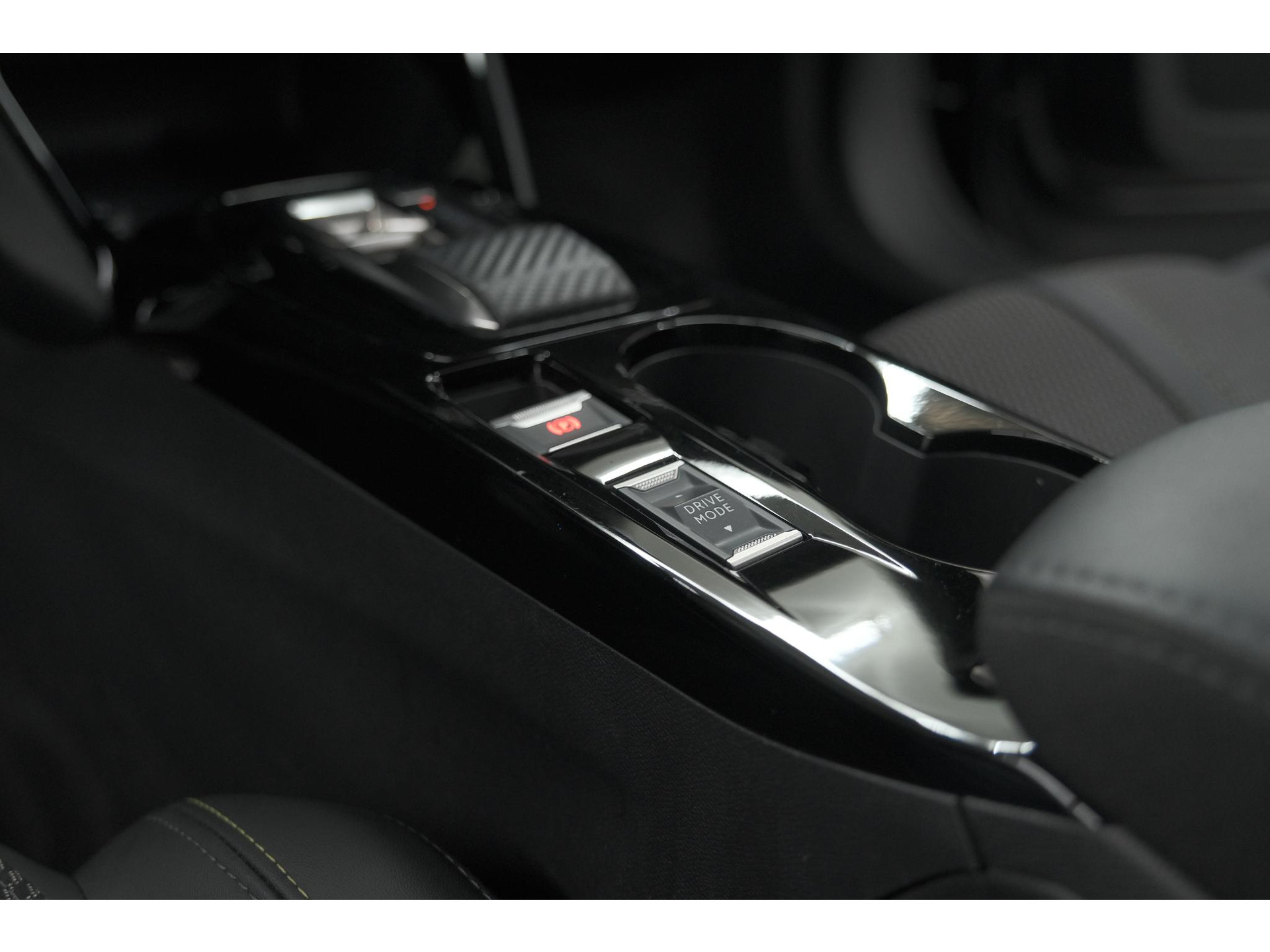 Peugeot 2008 PureTech 130 EAT8 GT | Camera | Parkeersensoren | Apple Carplay