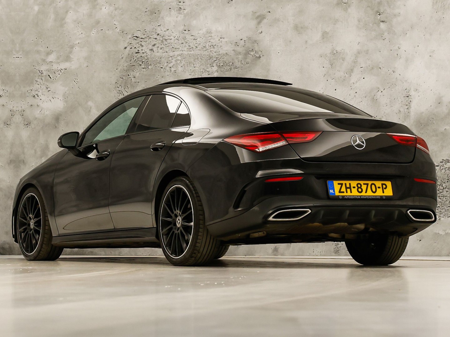 Mercedes-Benz CLA-Klasse 200 AMG Sport 163Pk Automaat (PANORAMADAK, GROOT NAVI, LEDER, CAMERA, SPORTSTOELEN, GETINT GLAS, STOELVERWARMING, NIEUWSTAAT)
