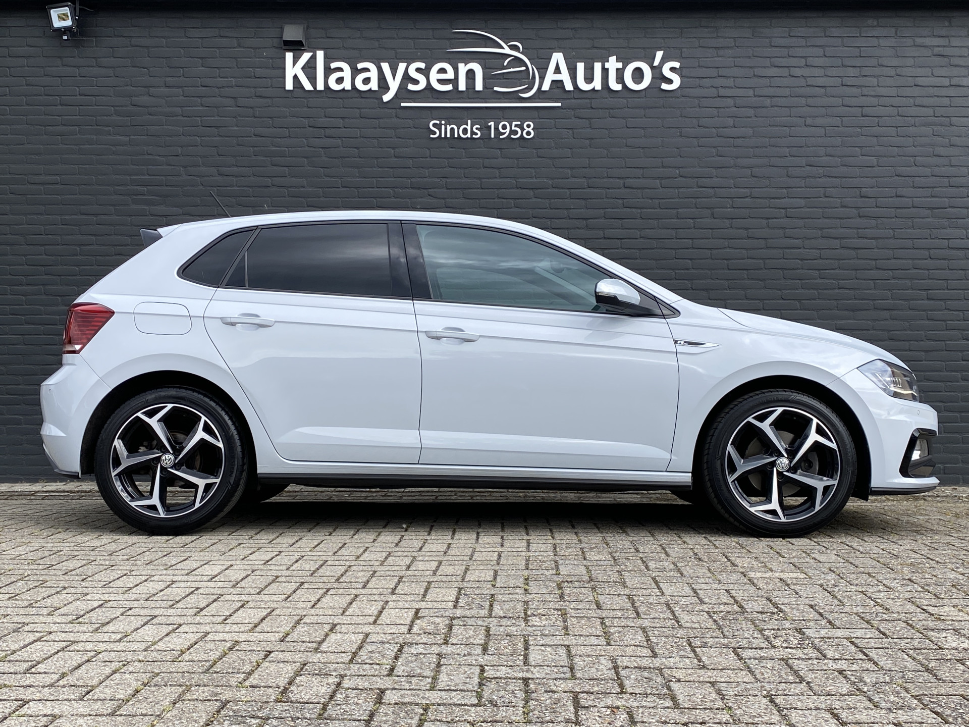 Volkswagen Polo 1.0 TSI R Line 116 pk AUT. | 1e eigenaar | 2x R Line | navigatie | virtual cockpit | stoelverwarming | sportstoelen