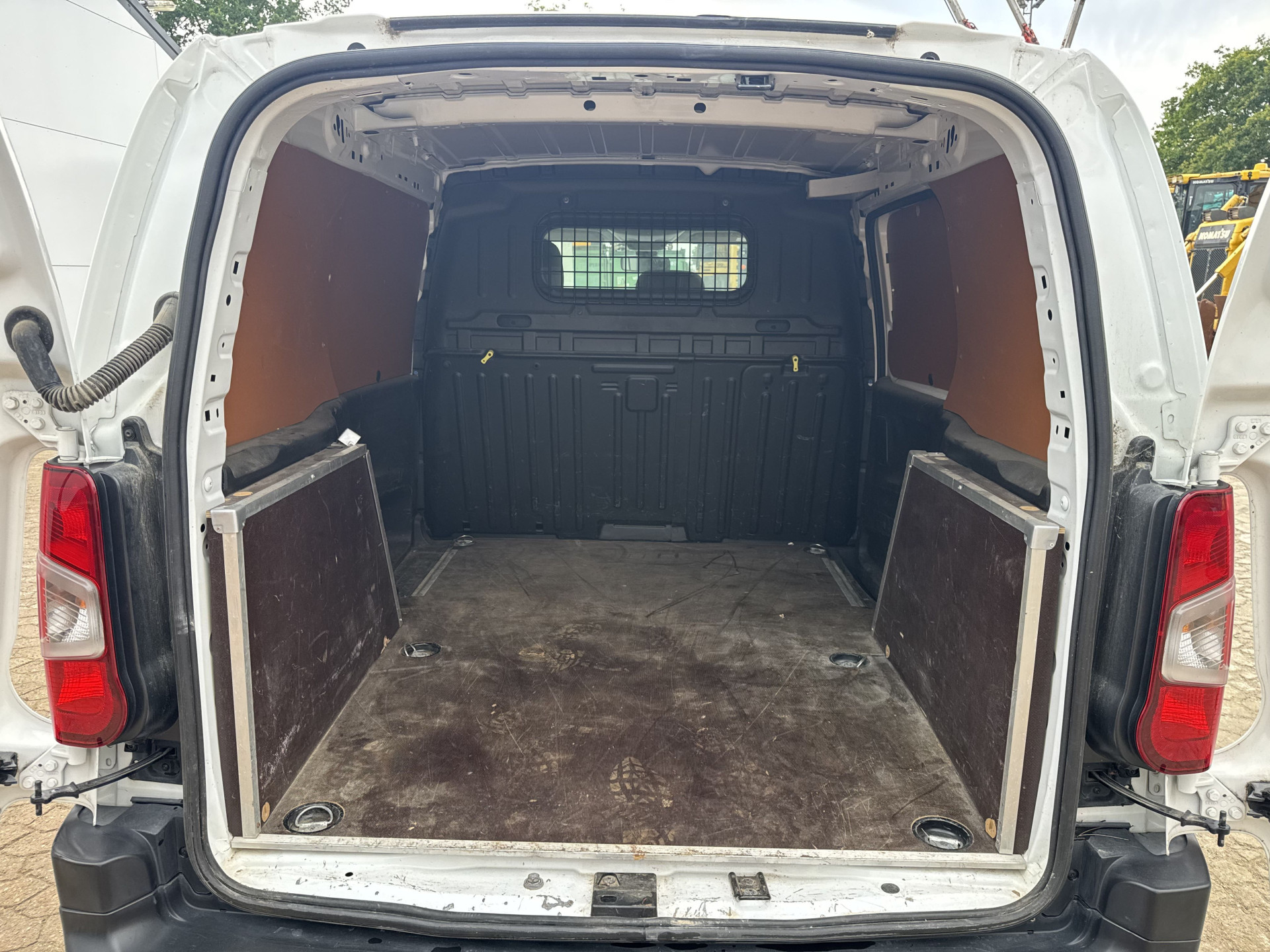 Toyota ProAce City 1.2T 110 PK **Benzine** L1 Navigatie Climate control Camera Carplay Cruise control Parkeersensoren v+a Gasoline Benzin
