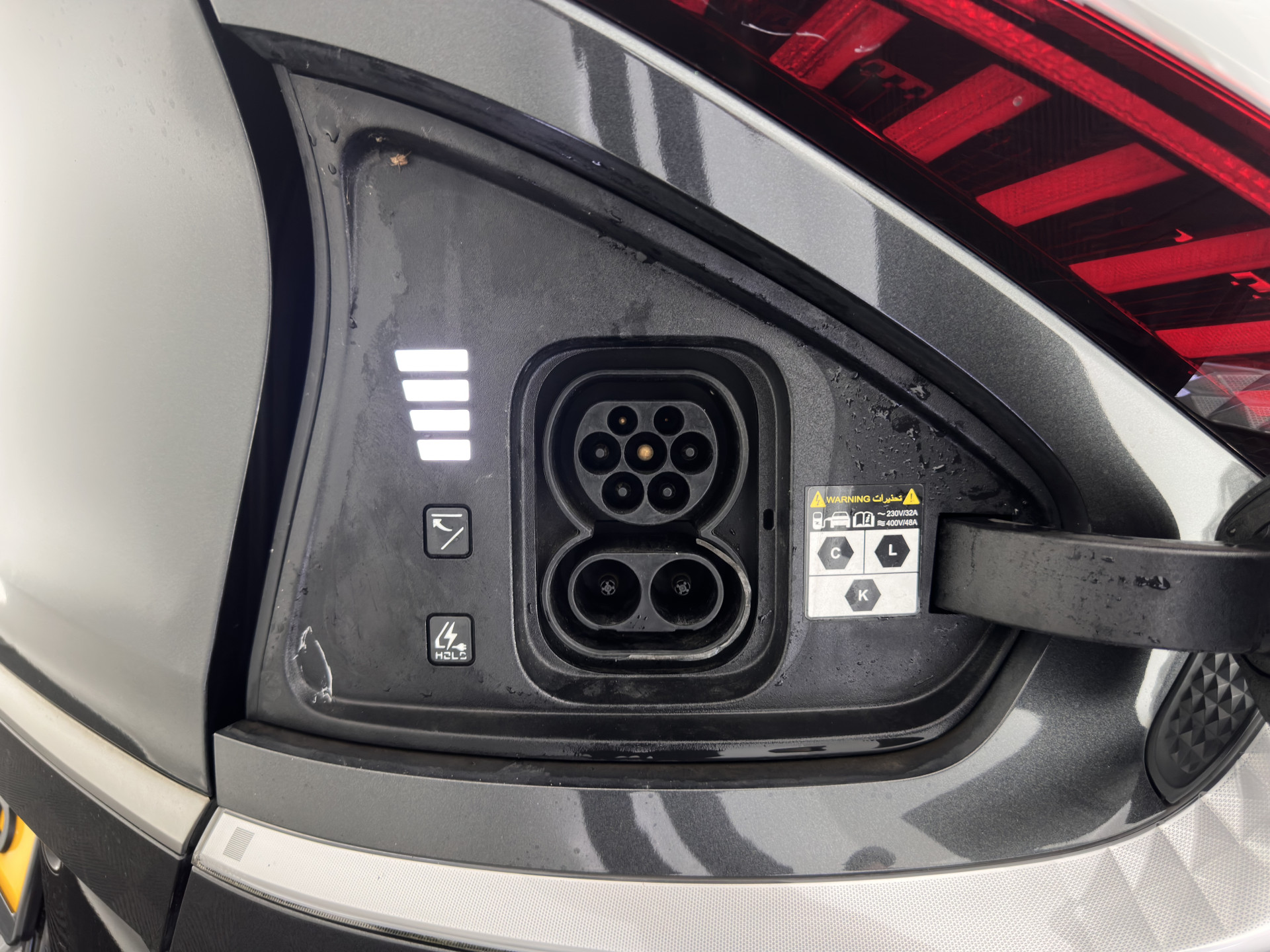 Kia EV6 Plus 77.4 kWh [ 3-Fase ] SOH100% (INCL-BTW) Aut. *LEATHER | ADAPTIVE-CRUISE | DIGI-COCKPIT | MERIDIAN-AUDIO | MEMORY-PACK | FULL-LED | KEYLESS | CAMERA | DAB | BLIND-SPOT | NAVI-FULLMAP | PRIVACY-GLASS | AMBIENT-LIGH