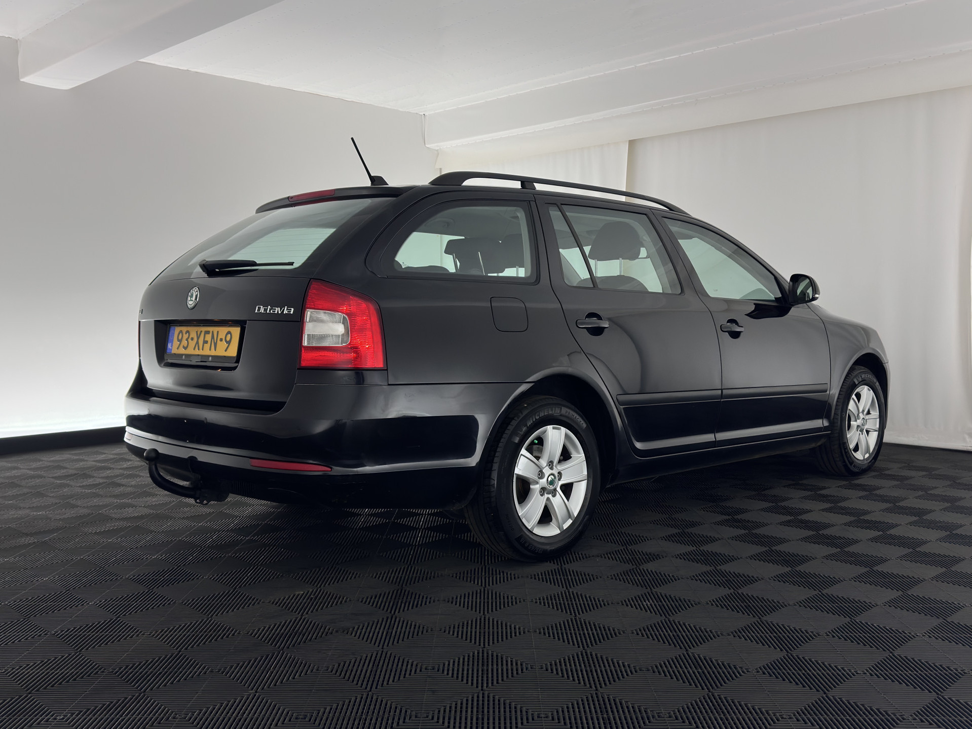 ŠKODA Octavia Combi 1.6 TDI Ambition Business Line Aut. *NAVI-FULLMAP | AIRCO | CRUISE | AMUNDSEN-AUDIO | PDC | COMFORT-SEATS | TOWBAR | 15''ALU*