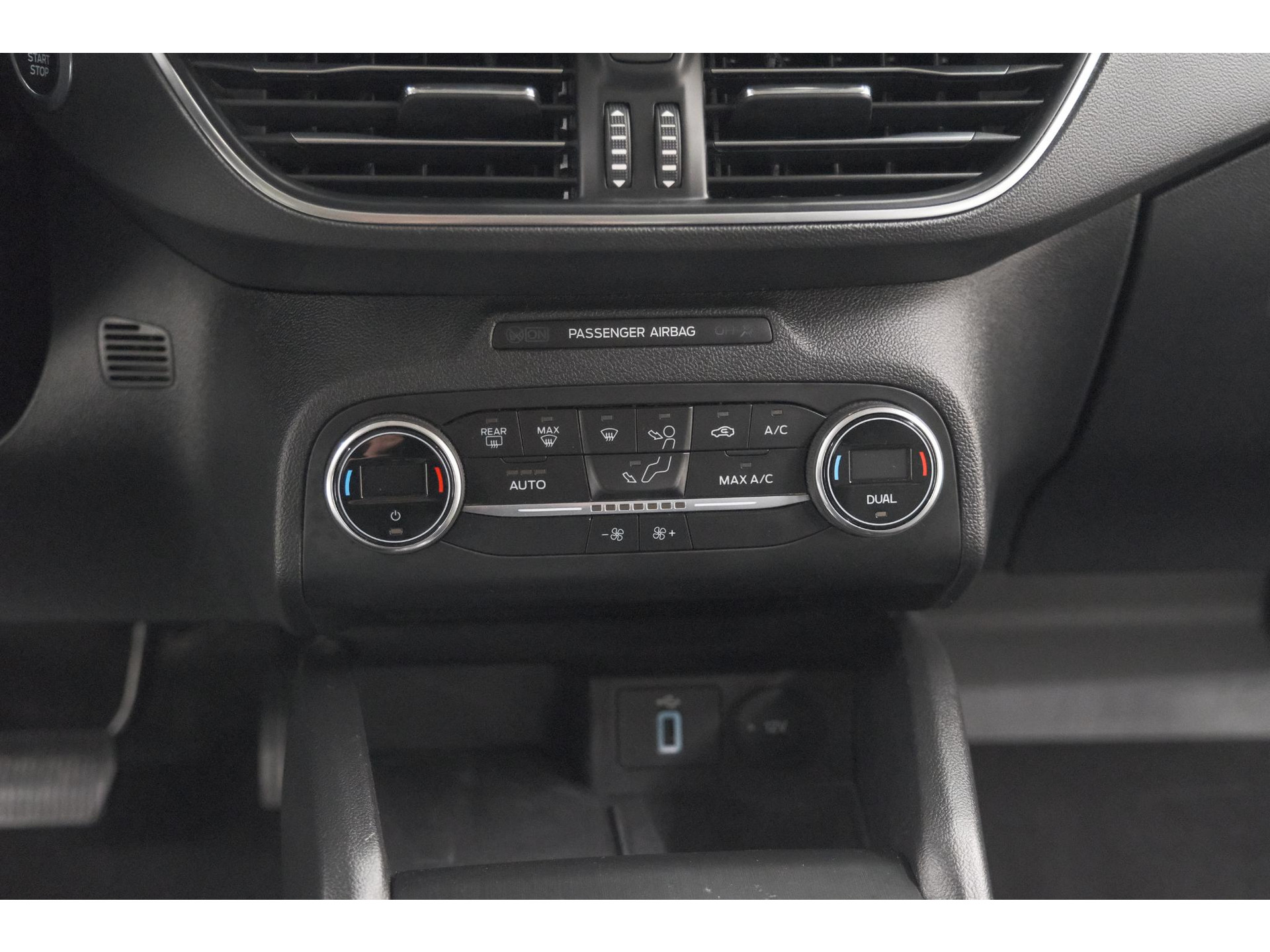 Ford Focus 1.5 EcoBoost Active Business | Lage Kilometerstand | Navigatie | Parkeersensoren | Apple Carplay