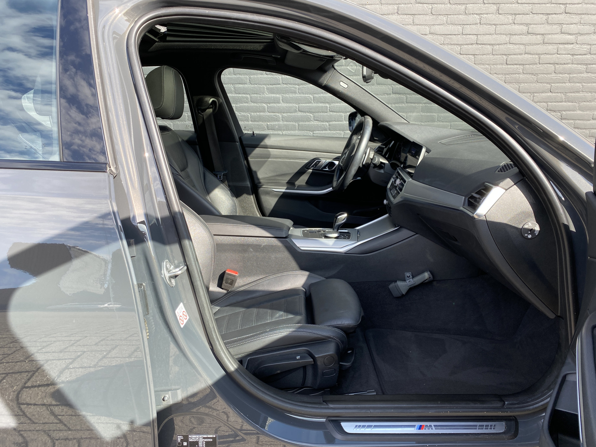 BMW 3-serie 330e High Executive M-Sport | 1e eigenaar | dealer onderh. | schuifdak | leder sportstoelen | camera | BTW auto
