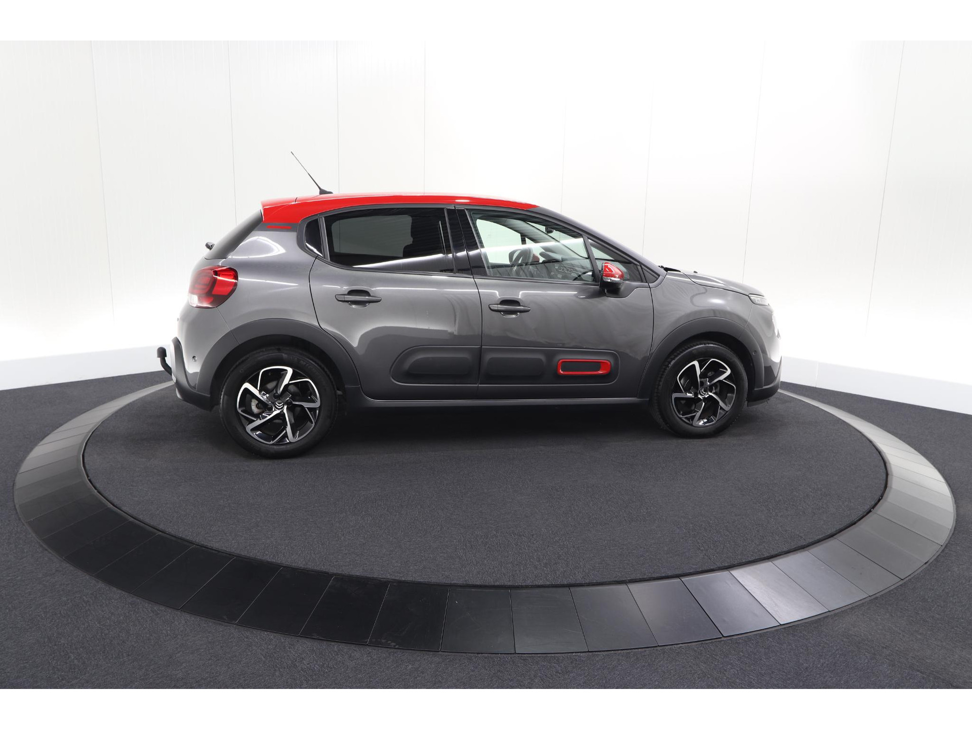 Citroen C3 PureTech 110 EAT6 Business | Trekhaak | Camera | Dodehoekdetectie | Navigatie | Climate Control