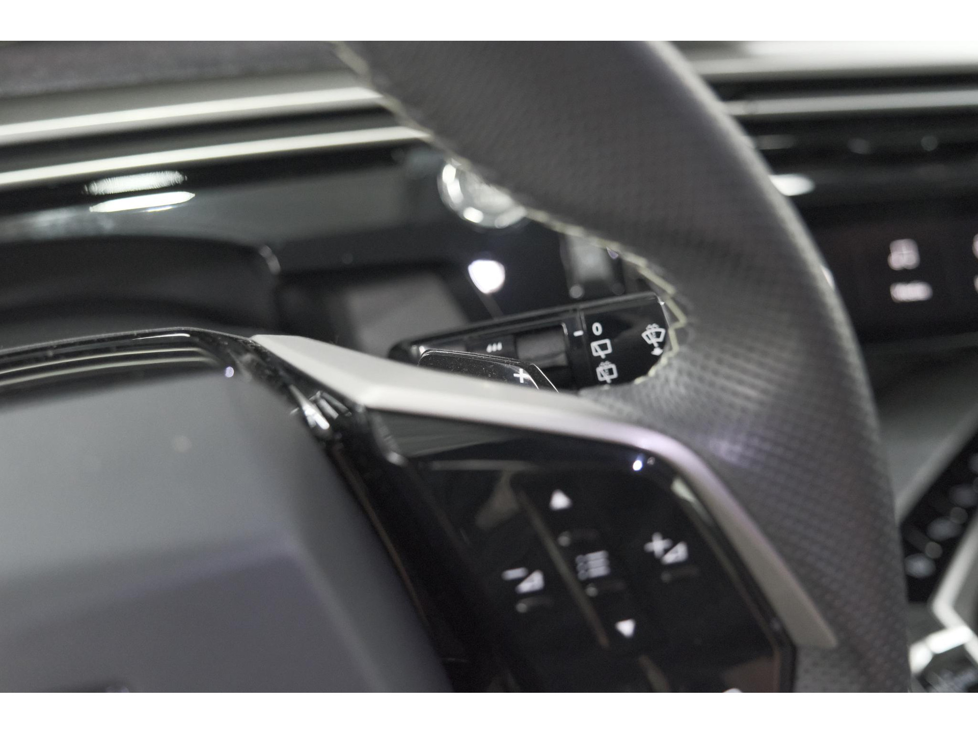 Peugeot 5008 1.2 Hybrid 136 GT 7p | Adaptieve Cruise Control | Camera | Elektrische Kofferklep | Stoelverwarming