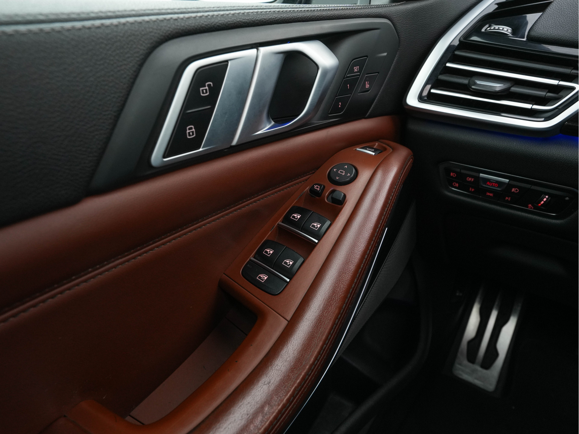 BMW X5 M50d High Executive M-Sportpack Aut. *PANO | HEAD-UP | DESIGN-LEATHER | LASER-LIGHT | TOP-VIEW | HARMAN/KARDON | MEMORY-PACK | DIGI-COCKPIT | DAB+ | HEATED-COMFORTSEATS | NAVI-FULLMAP | KEYLESS | TOWBAR | 21''ALU*