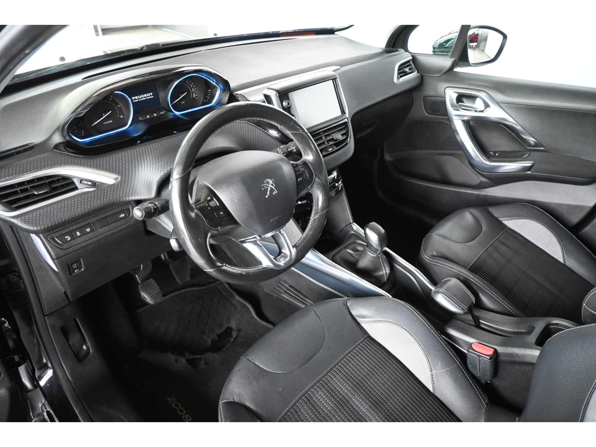 Peugeot 2008 1.6 e-HDi Blue Lease Executive Nap! Clima Navigatie Cruise control Lichtmetaal 100% Onderhouden! Inruil Mogelijk!