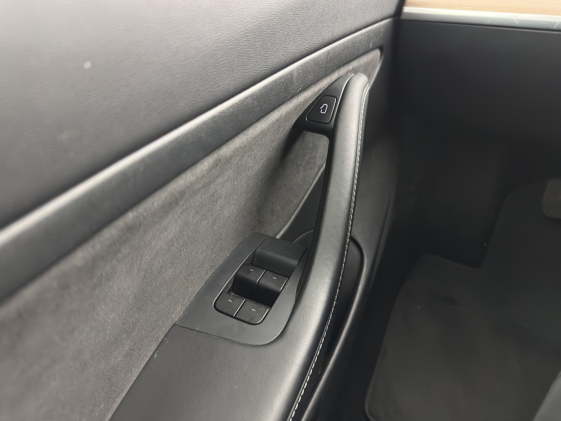 Tesla Model 3 Standard RWD Plus 60 kWh [ 3-Fase ] (INCL-BTW) Aut. *PANO | AUTO-PILOT | LEATHER | KEYLESS | FULL-LED | MEMORY-PACK | TOP-VIEW | DAB | CARPLAY | DIGI-COCKPIT | LANE-ASSIST | COMFORT-SEATS | 18"ALU*