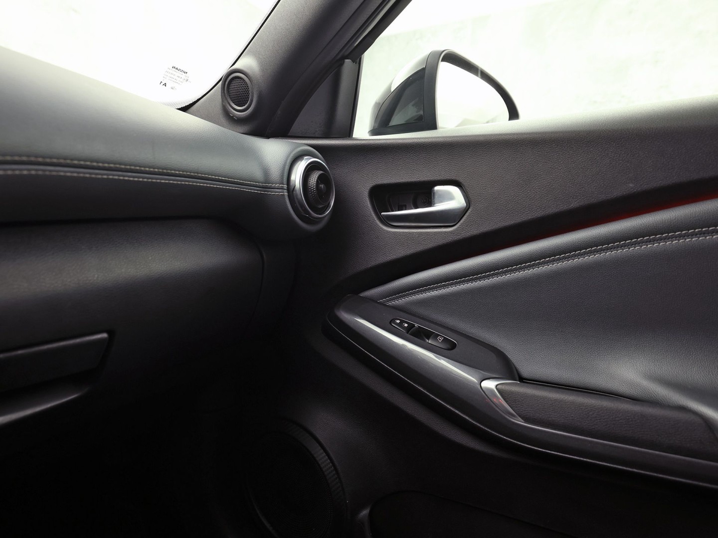 Nissan Juke 1.0 DIG-T N-Connecta (APPLE CARPLAY, GROOT NAVI, CLIMATE, CAMERA, SPORTSTOELEN, GETINT GLAS, KEYLESS START, CRUISE, NIEUWSTAAT)